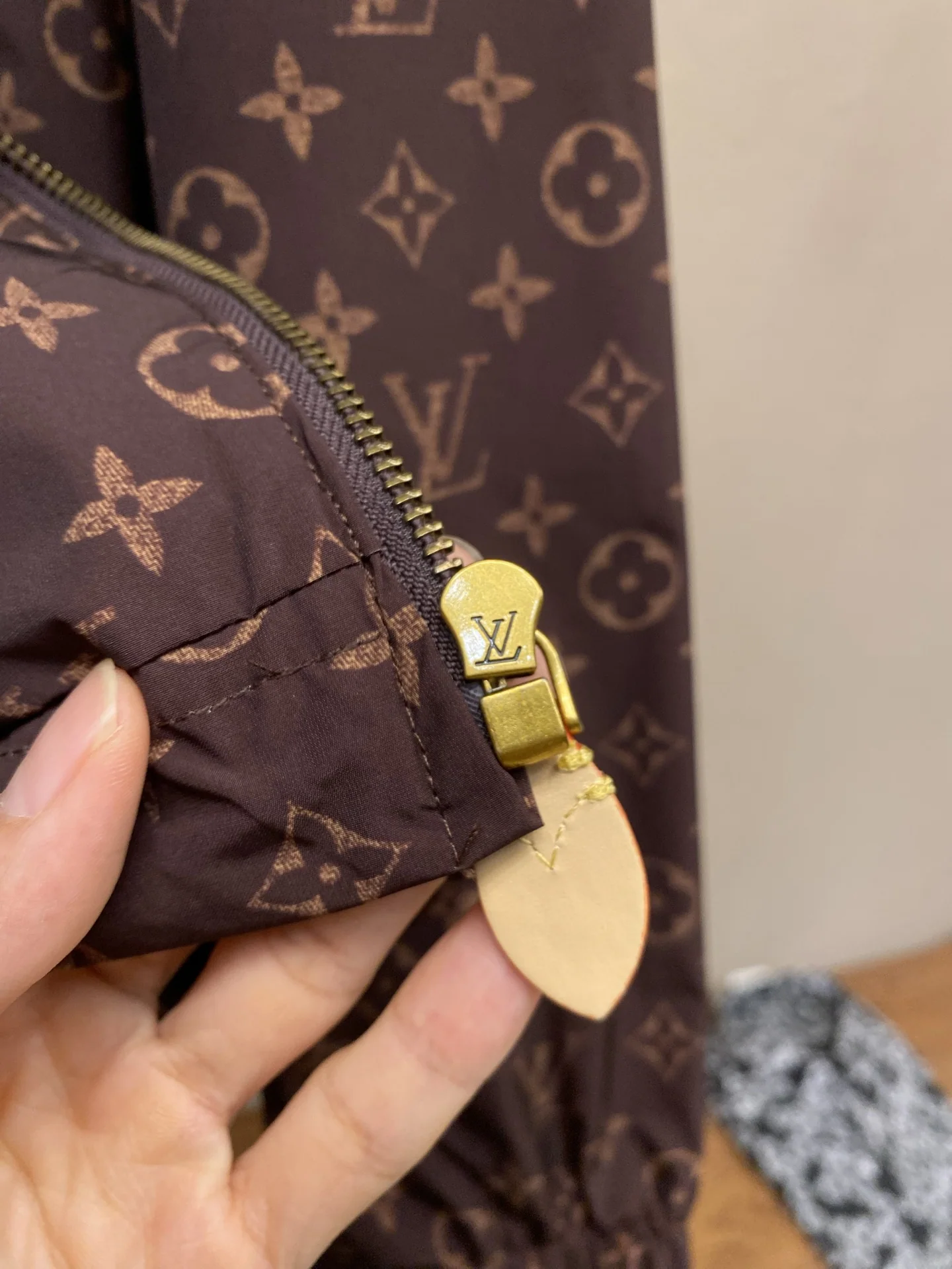 루이비통 LV 프린트 남성 자켓 상세 이미지 5