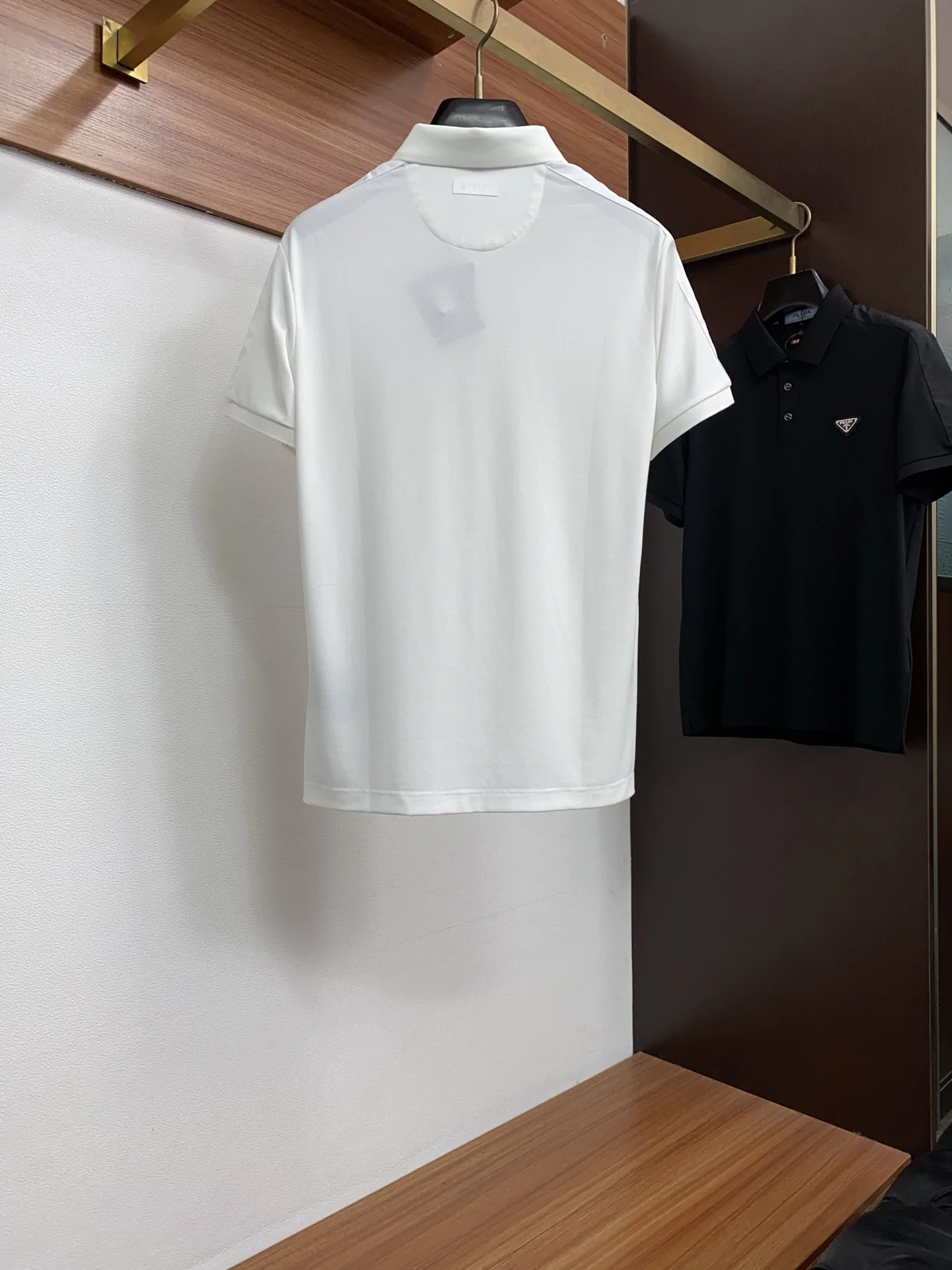 프라다 폴로 카라 남성 반팔 티셔츠 상세 이미지 10