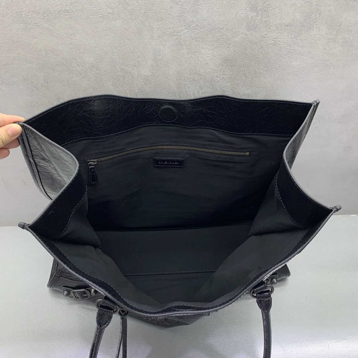 발렌시아가 르 시티 버티컬 토트백 상세 이미지 6