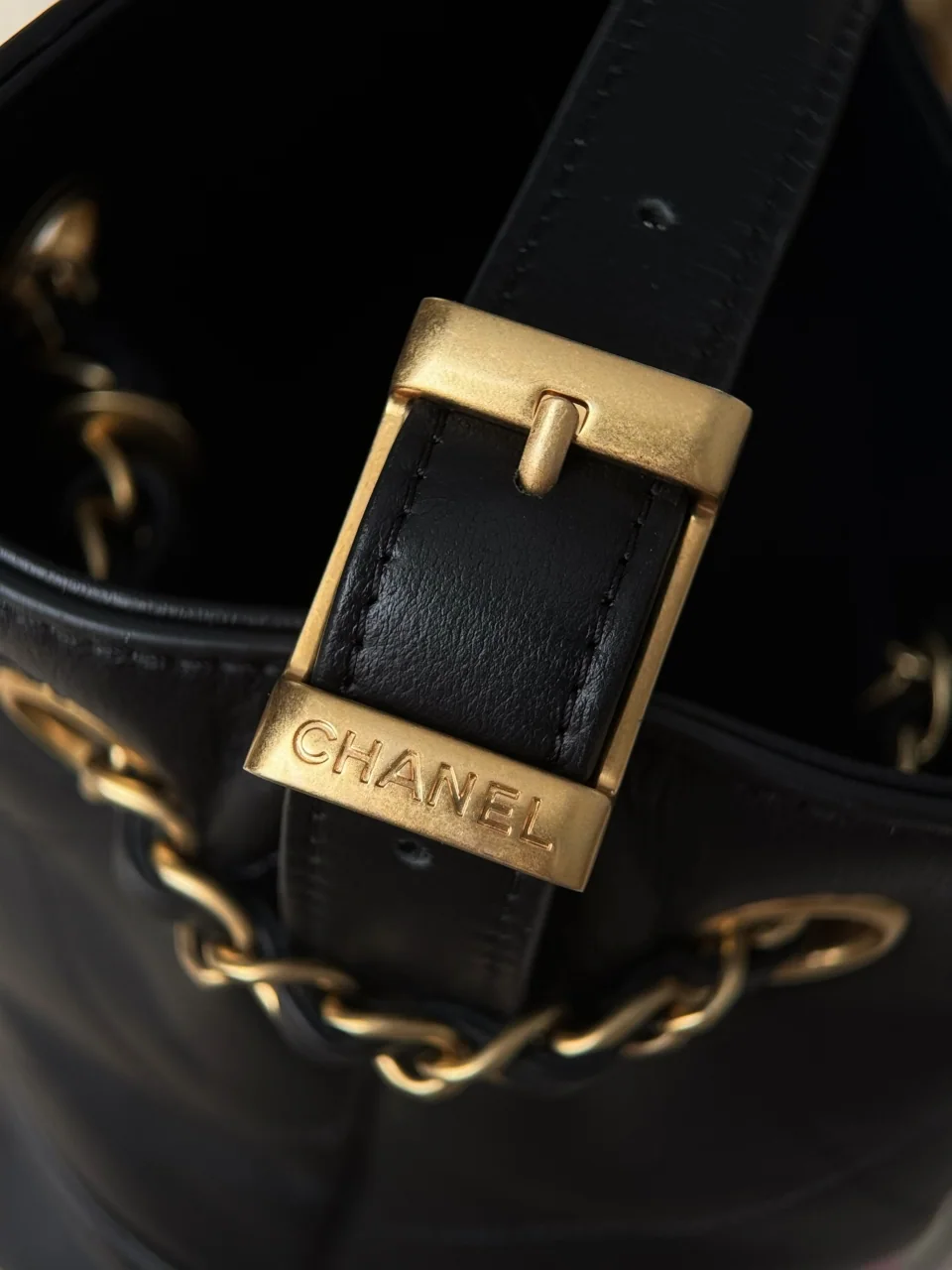 샤넬 25 A 호보백 블랙 금장 가방 25 A 상세 이미지 5