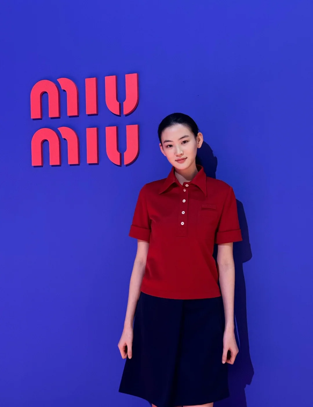 미우미우 플리츠 로고 블루 미디 스커트 상세 이미지 3