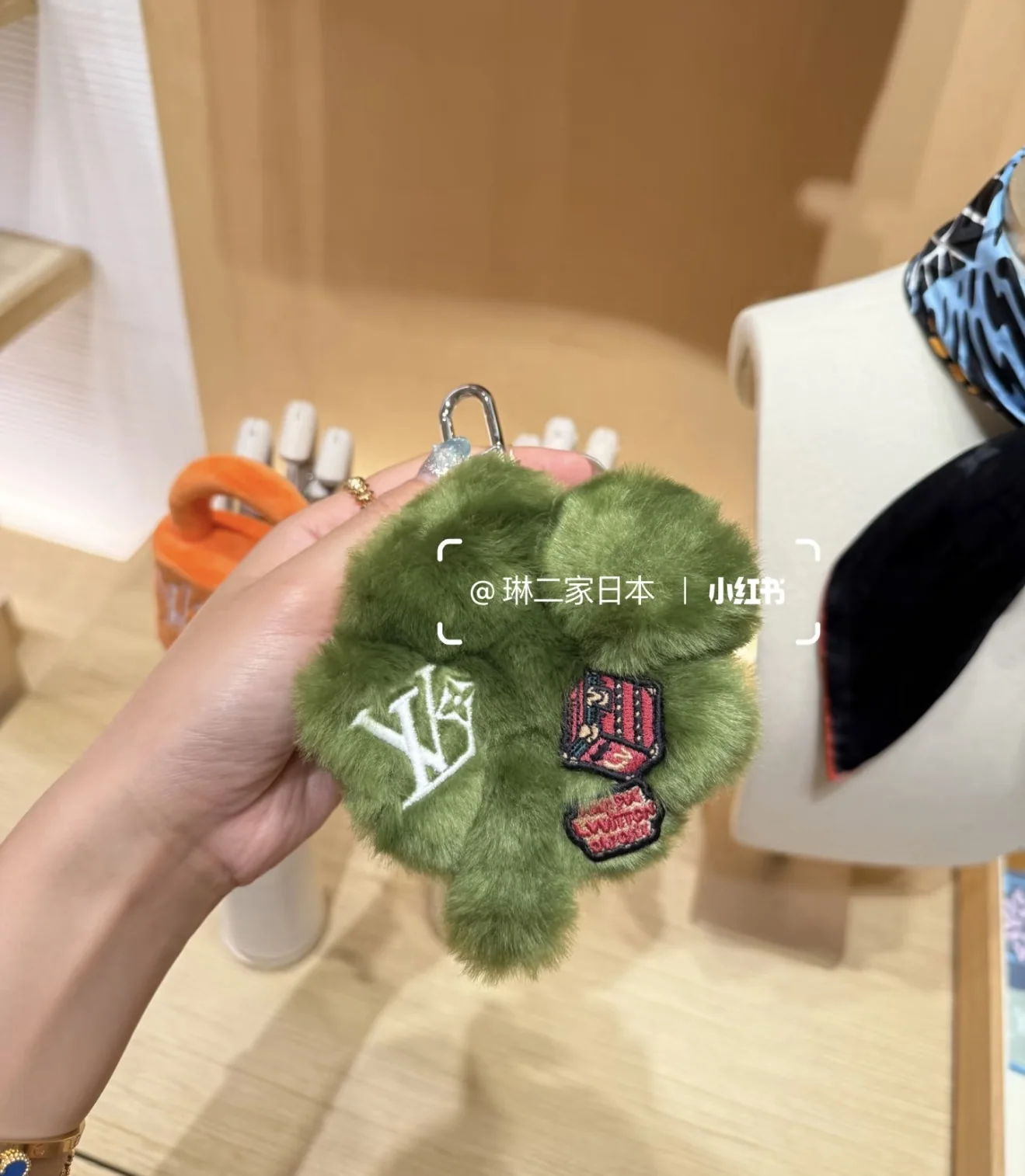 루이비통 LV 럭키 트레포일 클로버 키링 상세 이미지 8