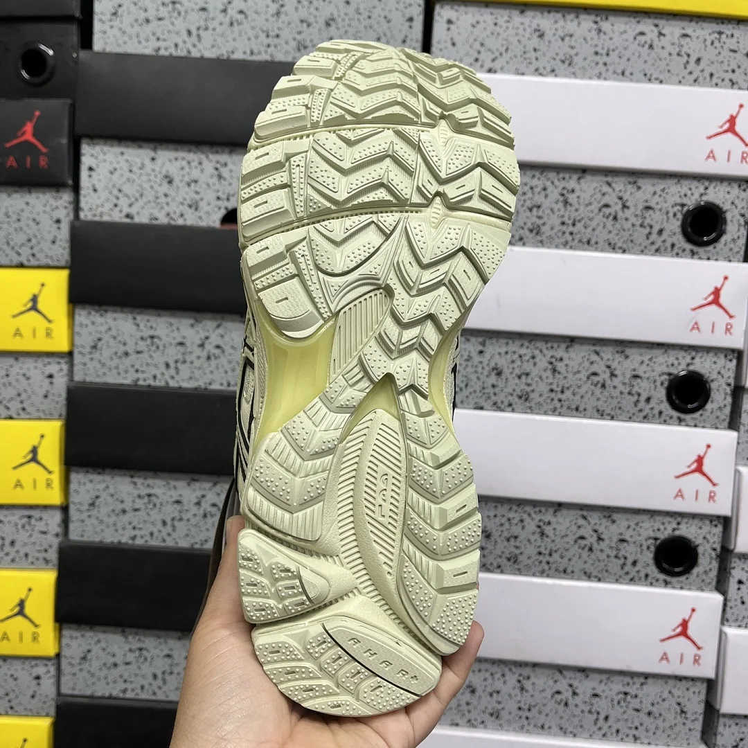 아식스 [XY] 젤 카하나 8 1011B109-301 200342 Asics Gel-Kahana 8 상세 이미지 5