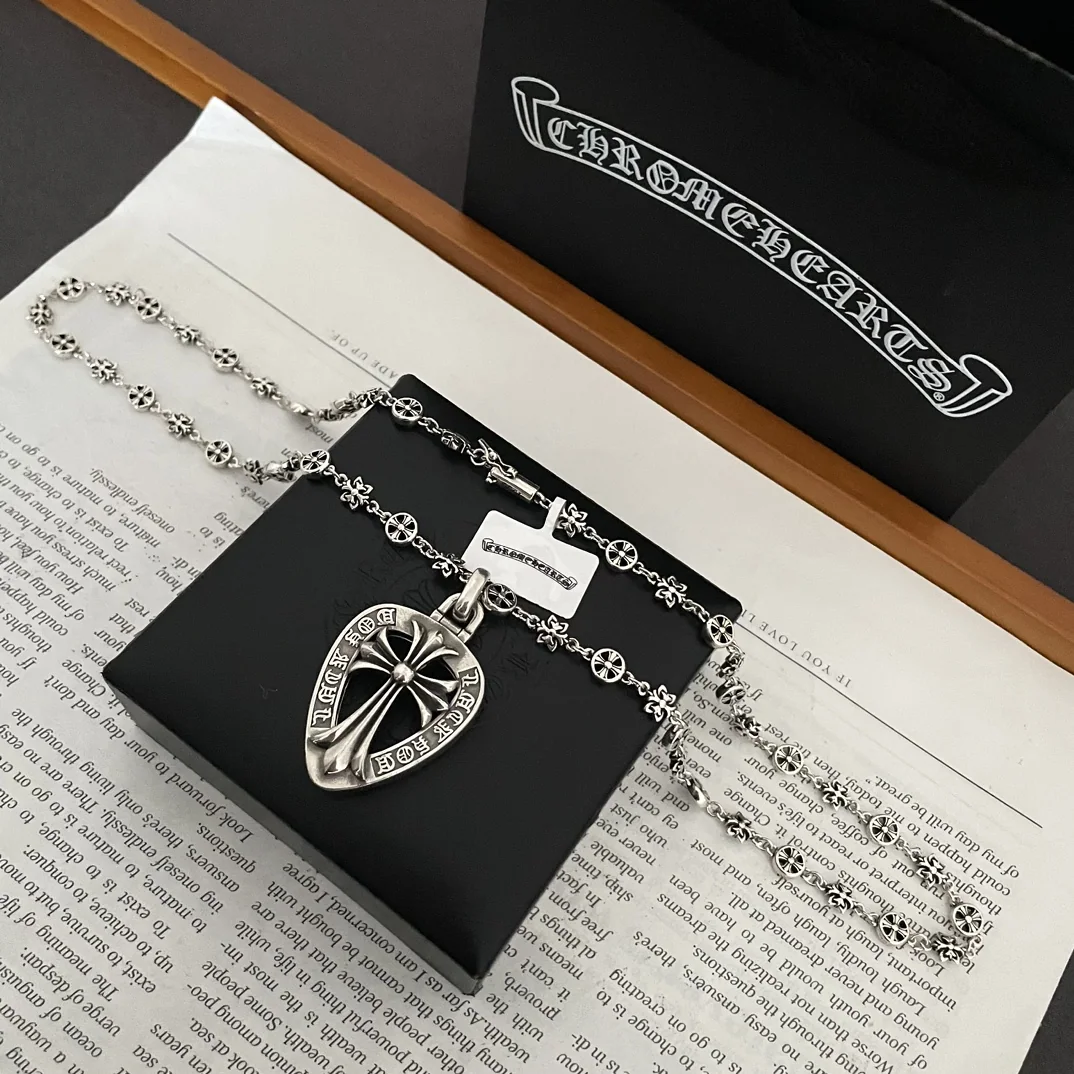 크롬하츠 클래식 크로스 하트 펜던트 목걸이 상세 이미지 3