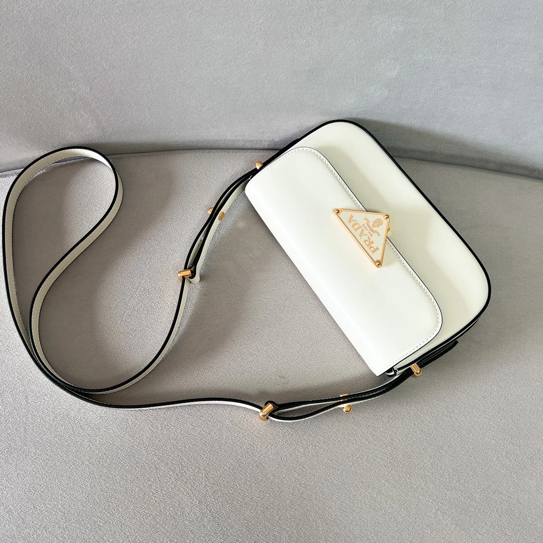 프라다 광택 송아지가죽 숄더백 1BD339 상세 이미지 6