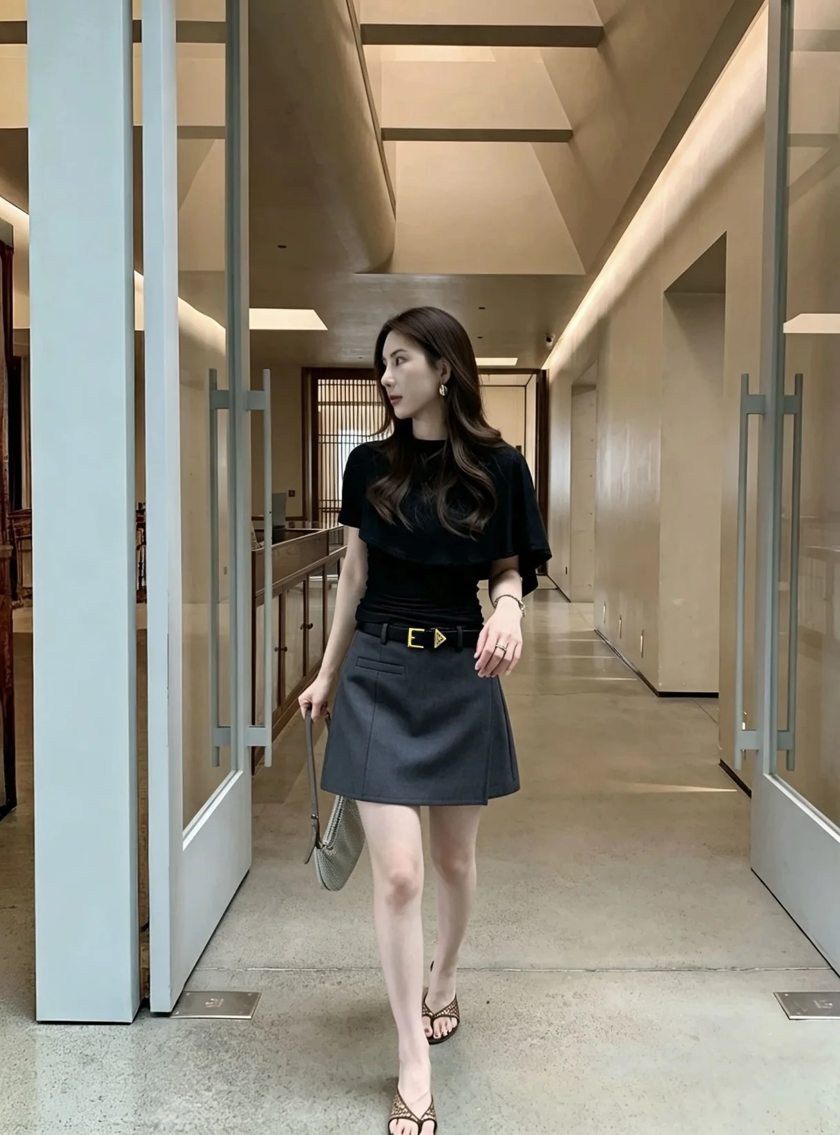 프라다 트라이앵글 로고 웨스트 벨트 슬릿 스커트 상세 이미지 3