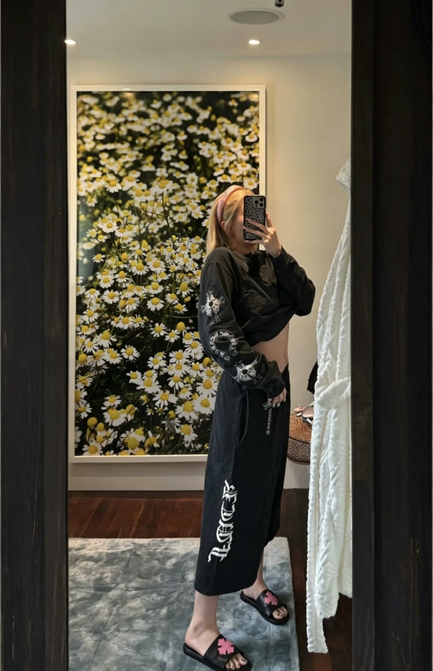 크롬하츠 워시드 블랙 T 스트랩 카프리 반바지 상세 이미지 4