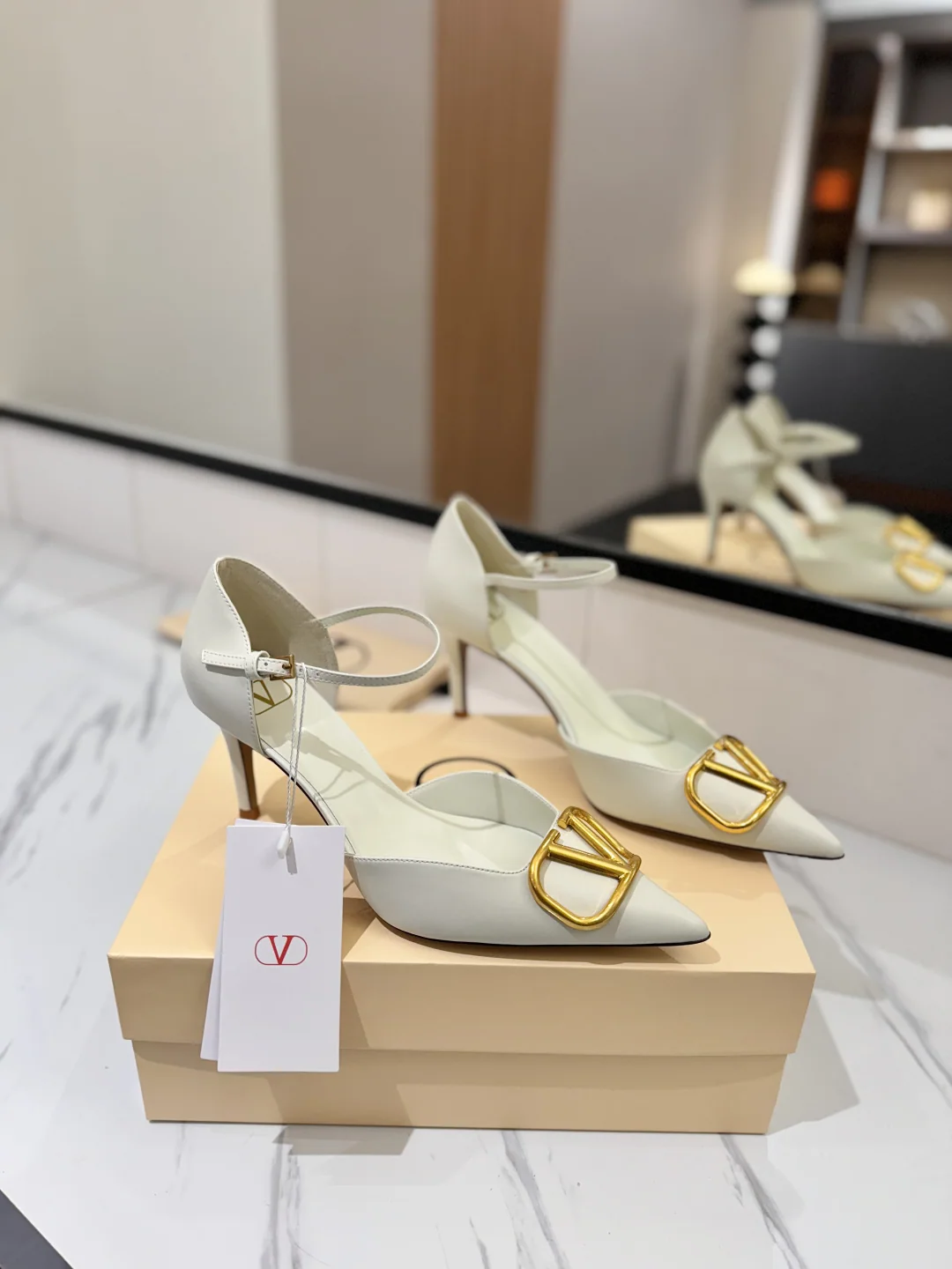 발렌티노 V로고 백리스 샌들 힐 147450