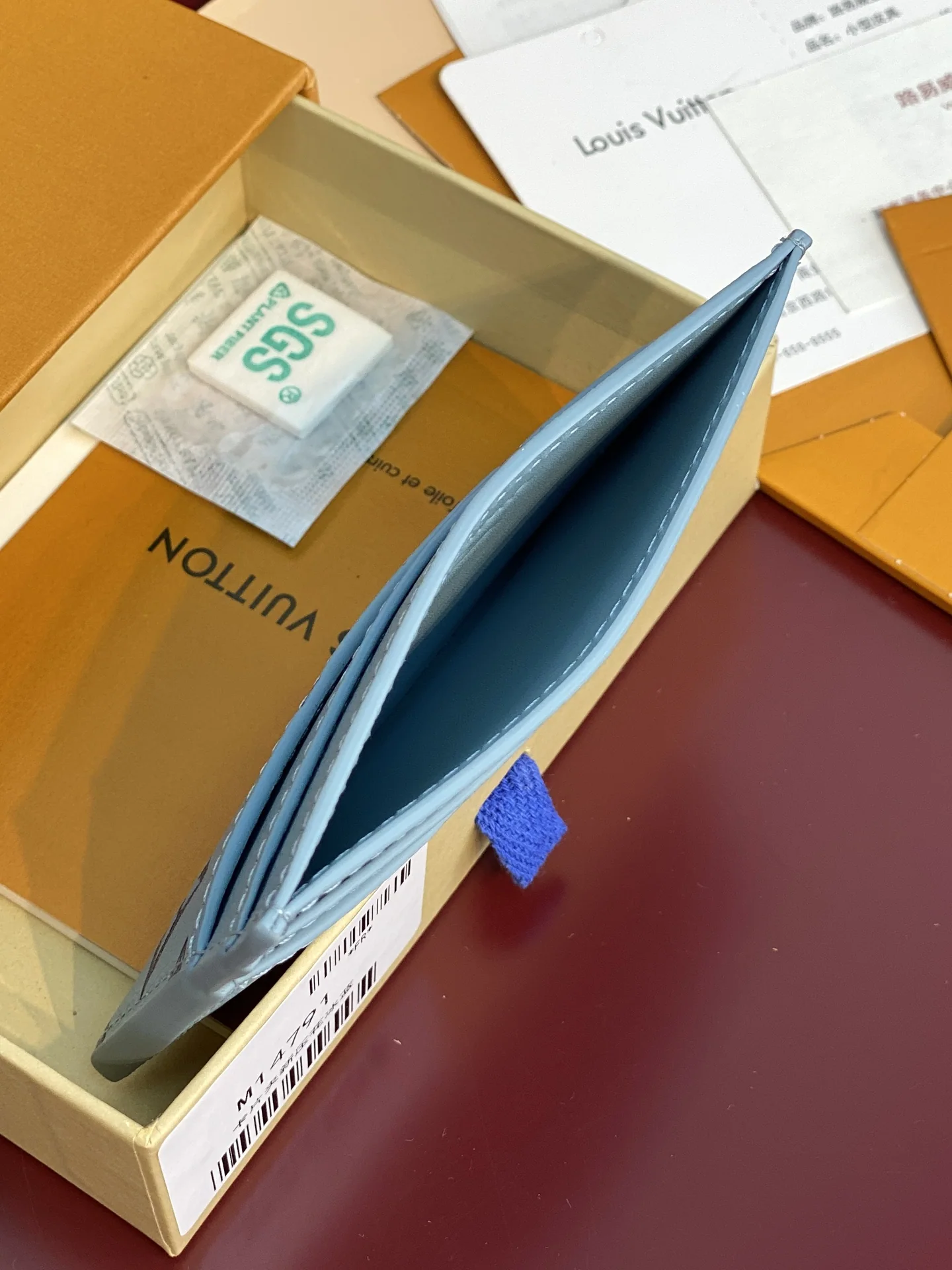 루이비통 엠보싱 아이스 블루 카드 지갑 가방 M14791 상세 이미지 6