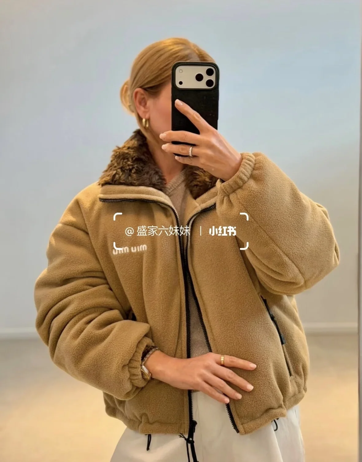미우미우 카키 플리스 크롭 패딩 재킷 204697