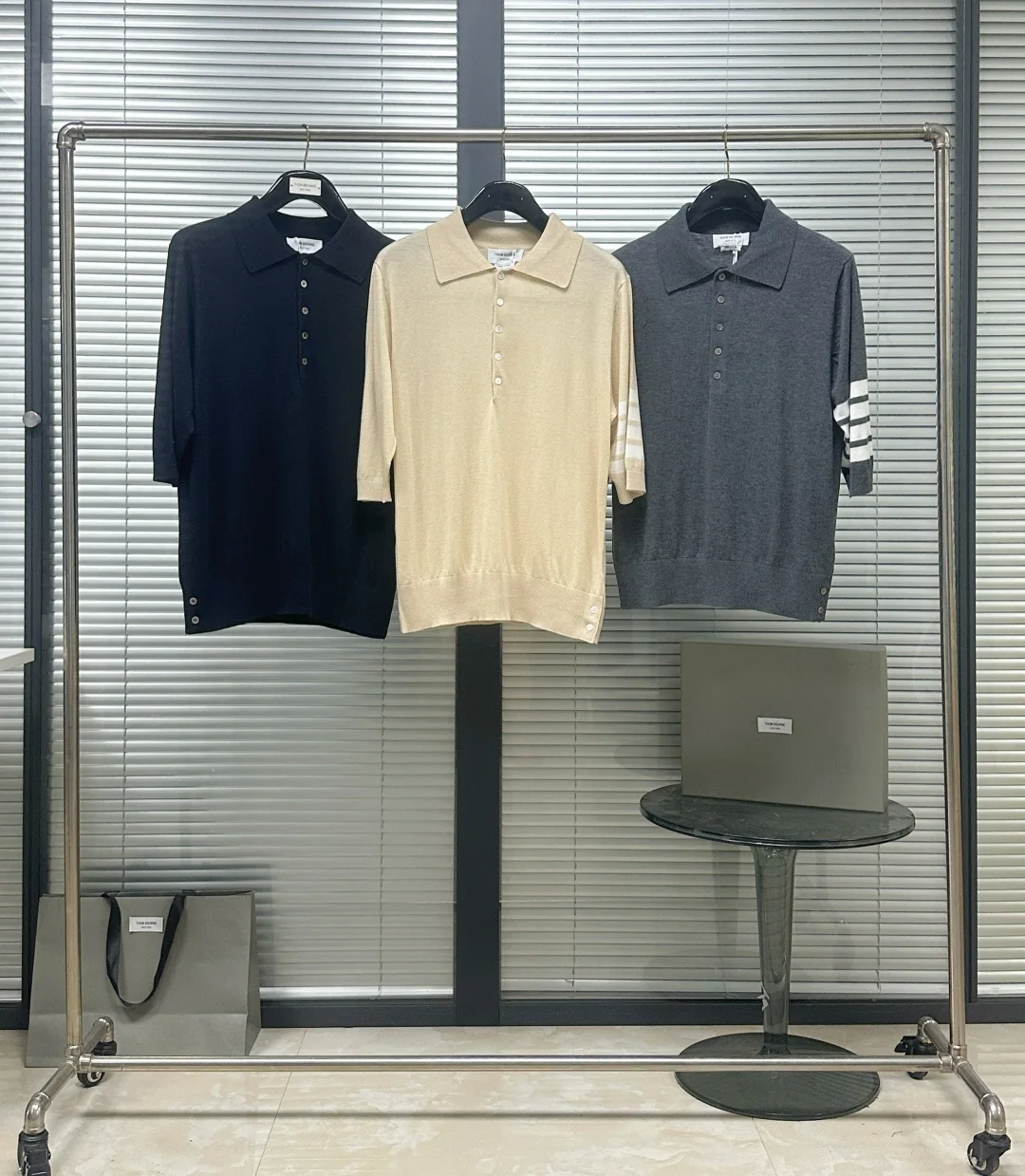 톰브라운 울 반팔 폴로셔츠 142833