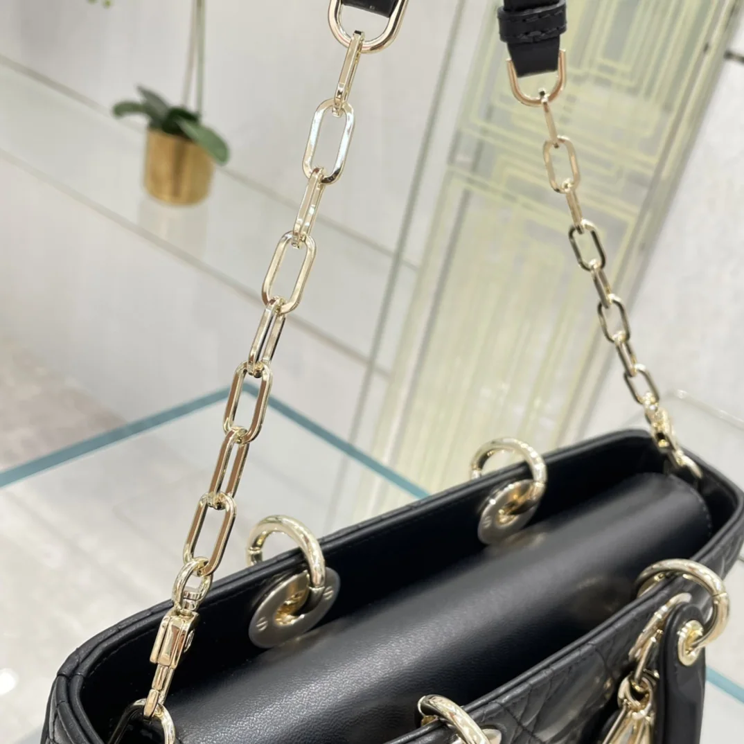 디올 블랙 램스킨 가로형 가방 상세 이미지 7