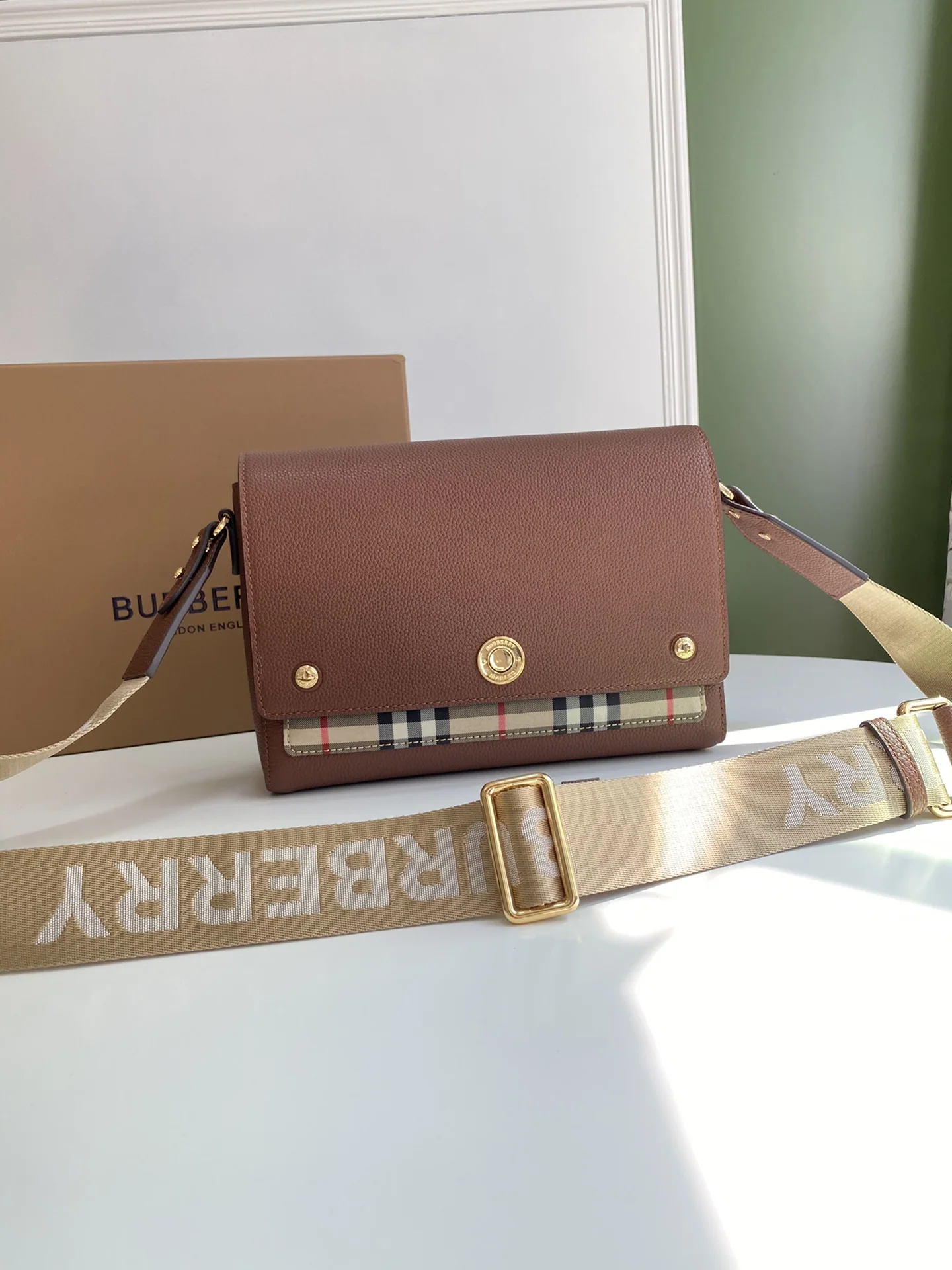 버버리 그레인 가죽 빈티지 체크 크로스바디백 상세 이미지 1