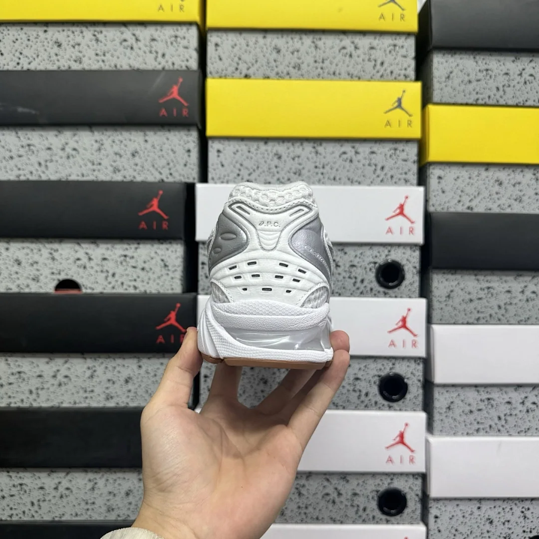 아식스 [ZC] 젤 카야노 14 1203A727-100 200320 Asics Gel-Kayano 14 A.P.C. White Pure 상세 이미지 6