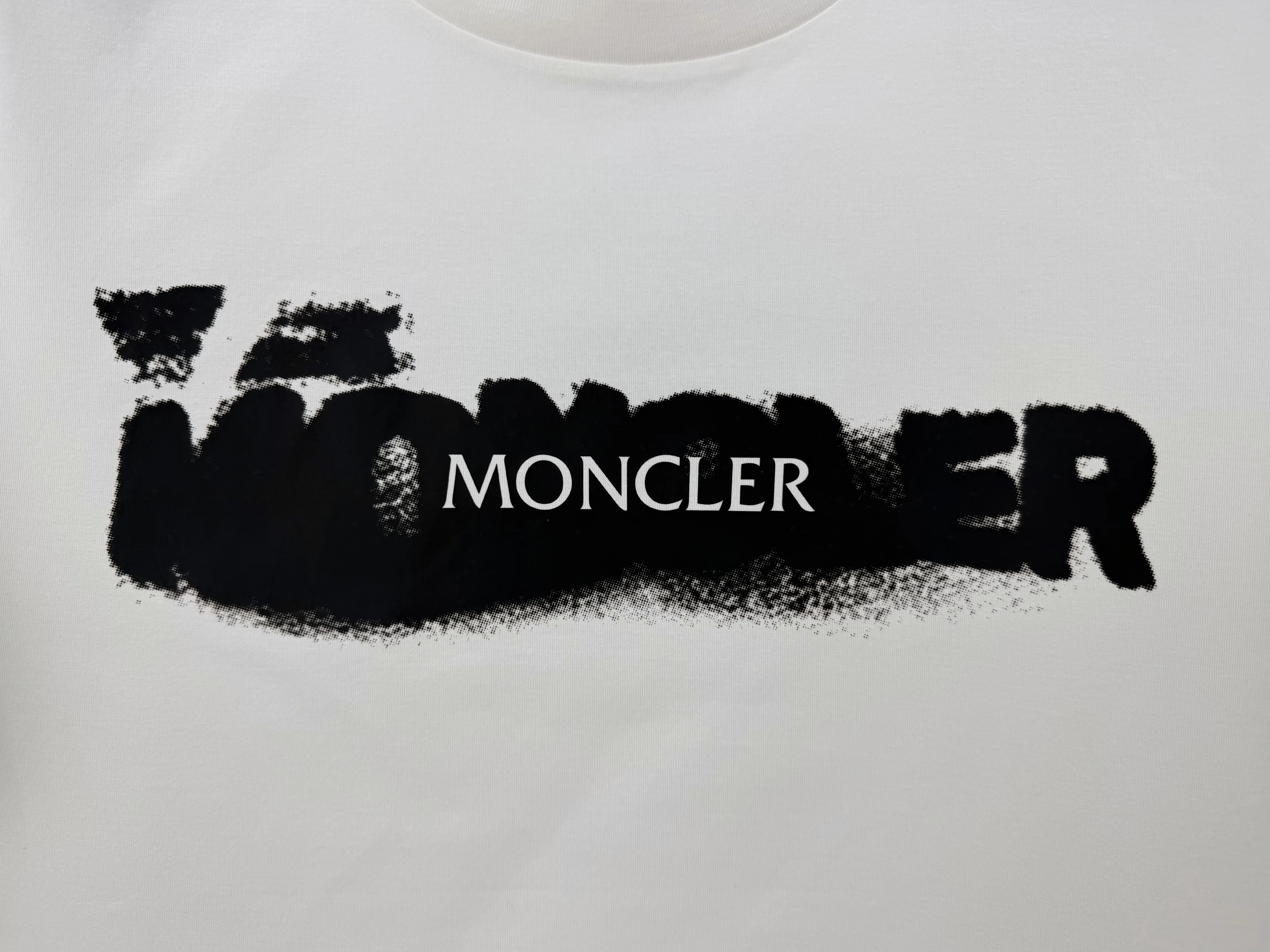 몽클레어 프린트 자수 로고 반팔 티셔츠 상세 이미지 12