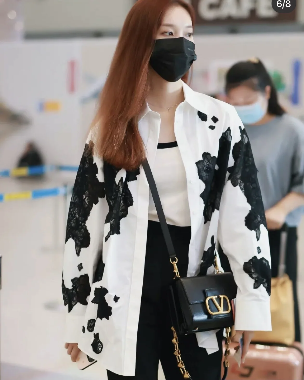 발렌티노 V로고 체인 숄더백 상세 이미지 7