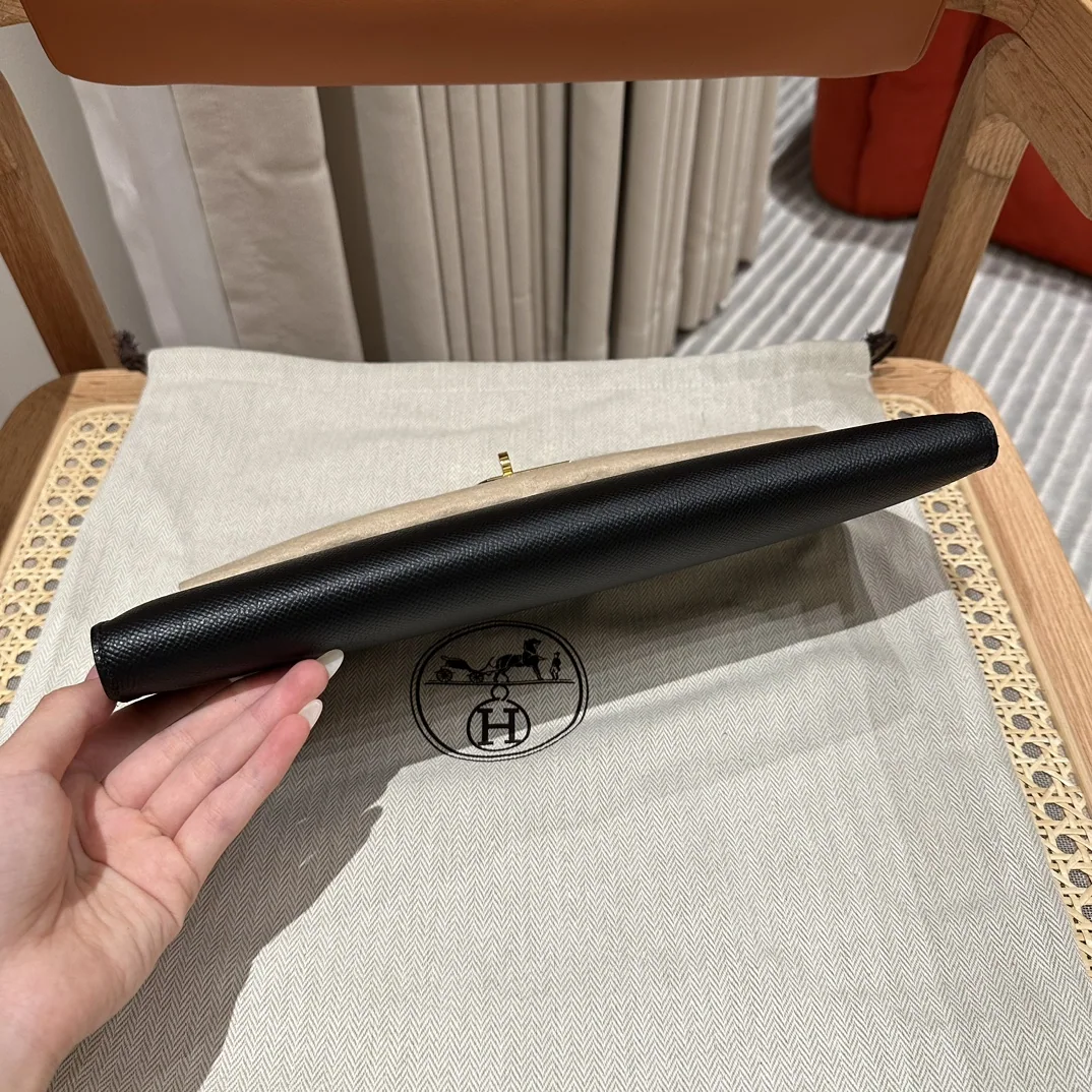 에르메스 켈리 클러치백 블랙 앱송 가죽 골드 장식 31 CM 상세 이미지 3
