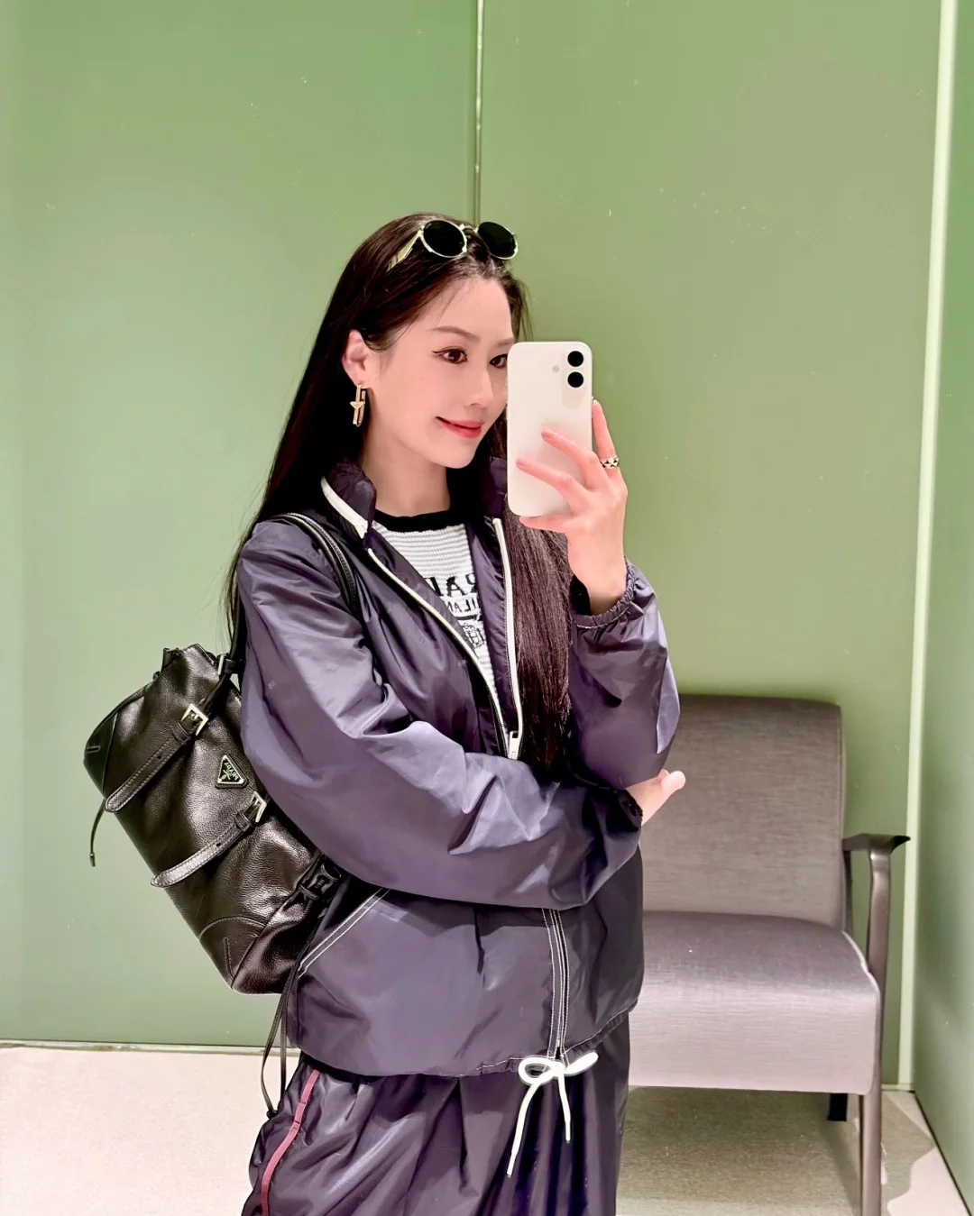 프라다 네이비 후드 나일론 자켓 상세 이미지 2
