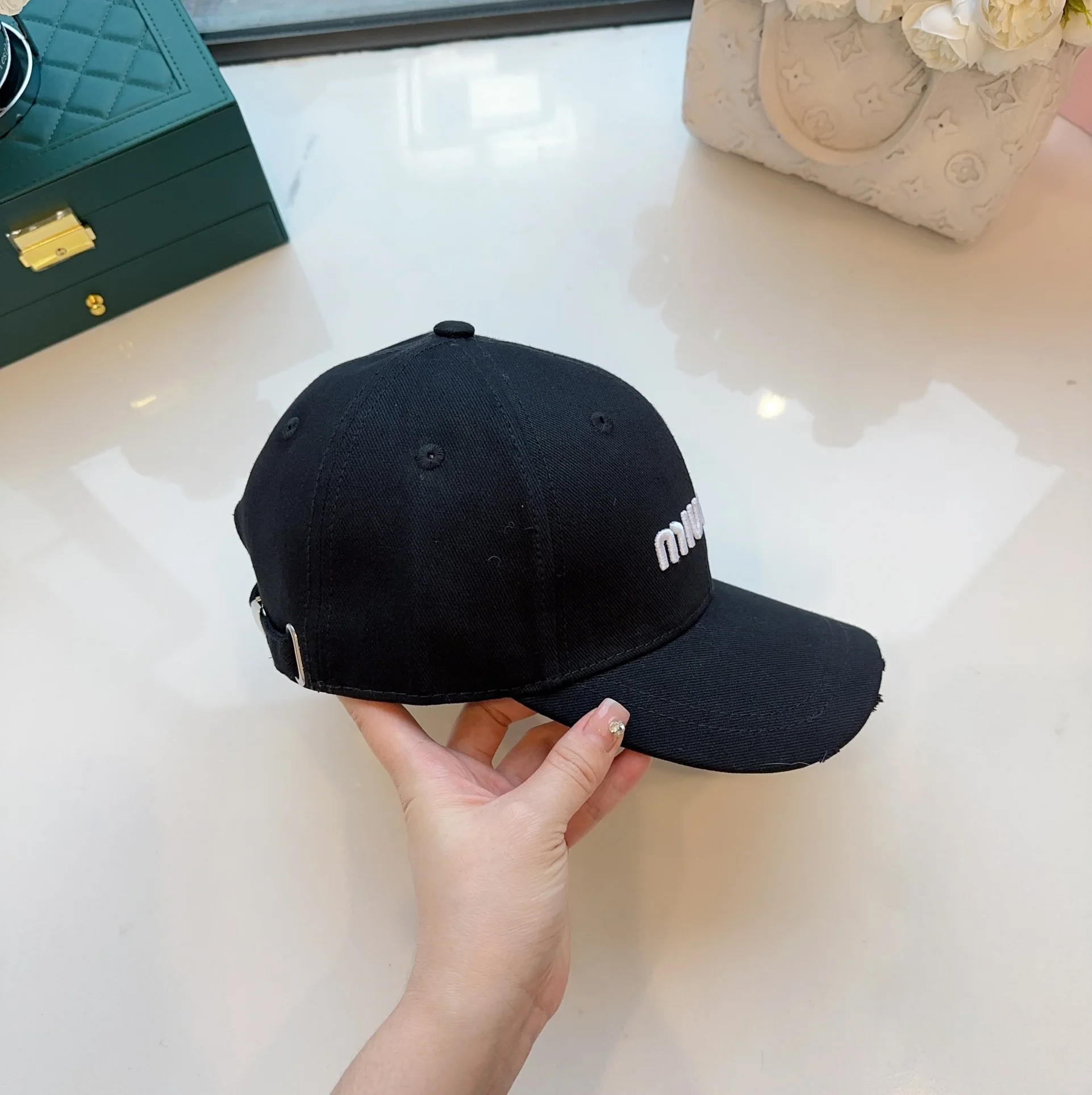 미우미우 모자 81074 Miu Miu Cap 상세 이미지 2