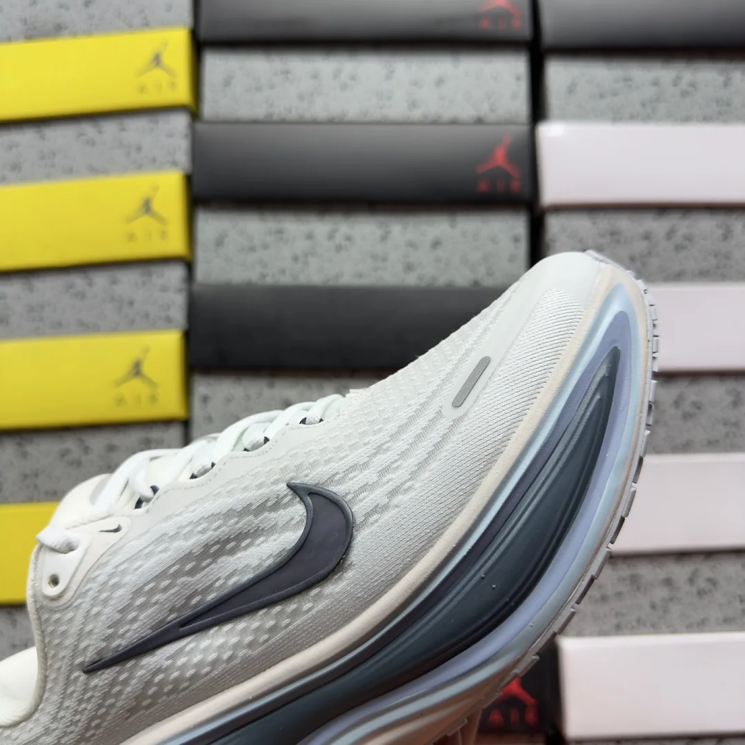 나이키 [XY] 보메로 플러스 오프 HV8150-111 201821 Nike Vomero Plus Off White Thunderstorm 상세 이미지 7