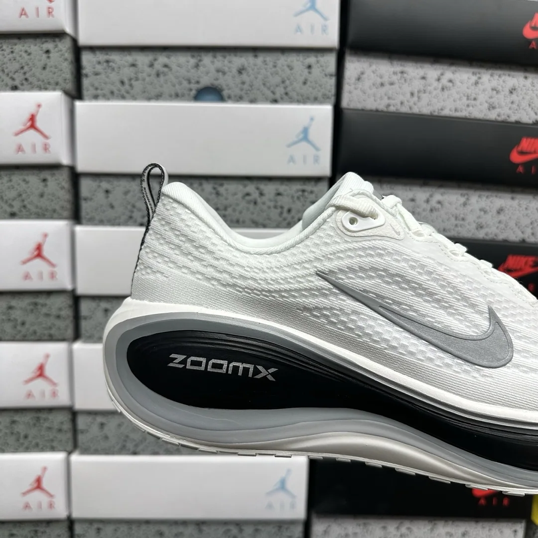 나이키 [XY] 보메로 플러스 II7181-102 201718 Nike Vomero Plus White Black Cool Grey 상세 이미지 4