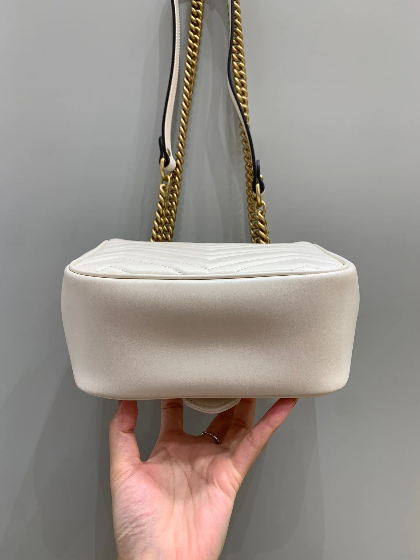 구찌 흰색 가죽 미니 사각 가방 18CM739682 상세 이미지 9