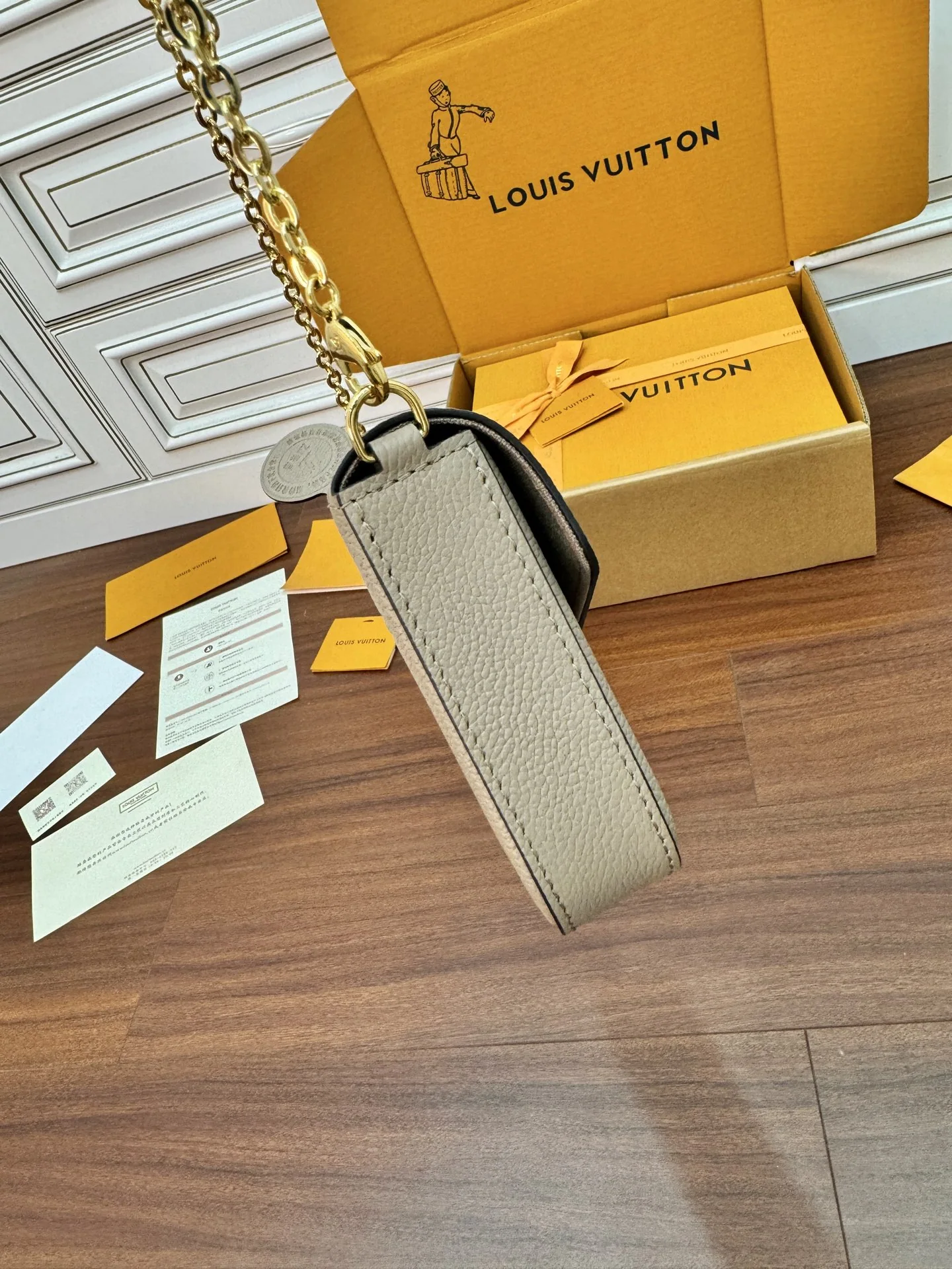 루이비통 M69977 가방 상세 이미지 8