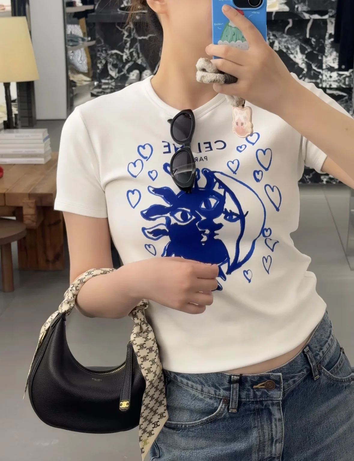 셀린느 그래피티 프린트 크루넥 반팔 티셔츠 상세 이미지 3