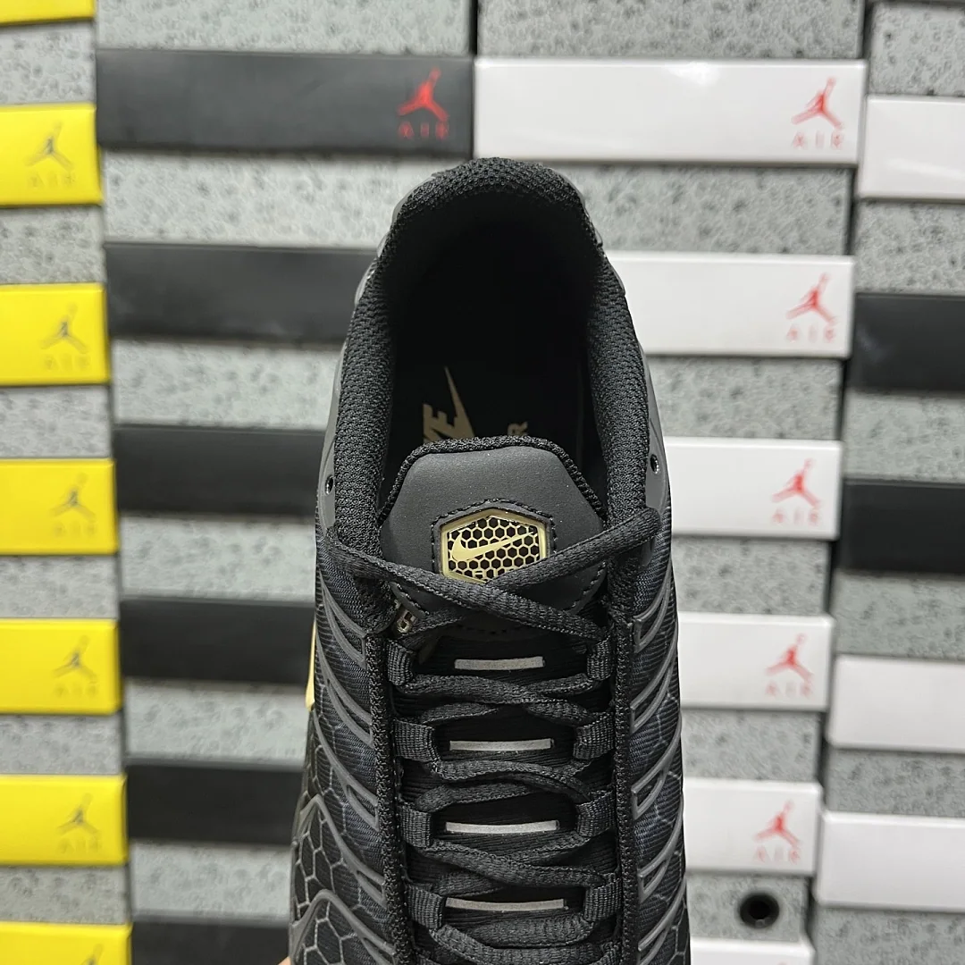 나이키 [DF] 에어 맥스 플러스 IQ0287-010 201548 Nike Air Max Plus Black Honey 상세 이미지 5