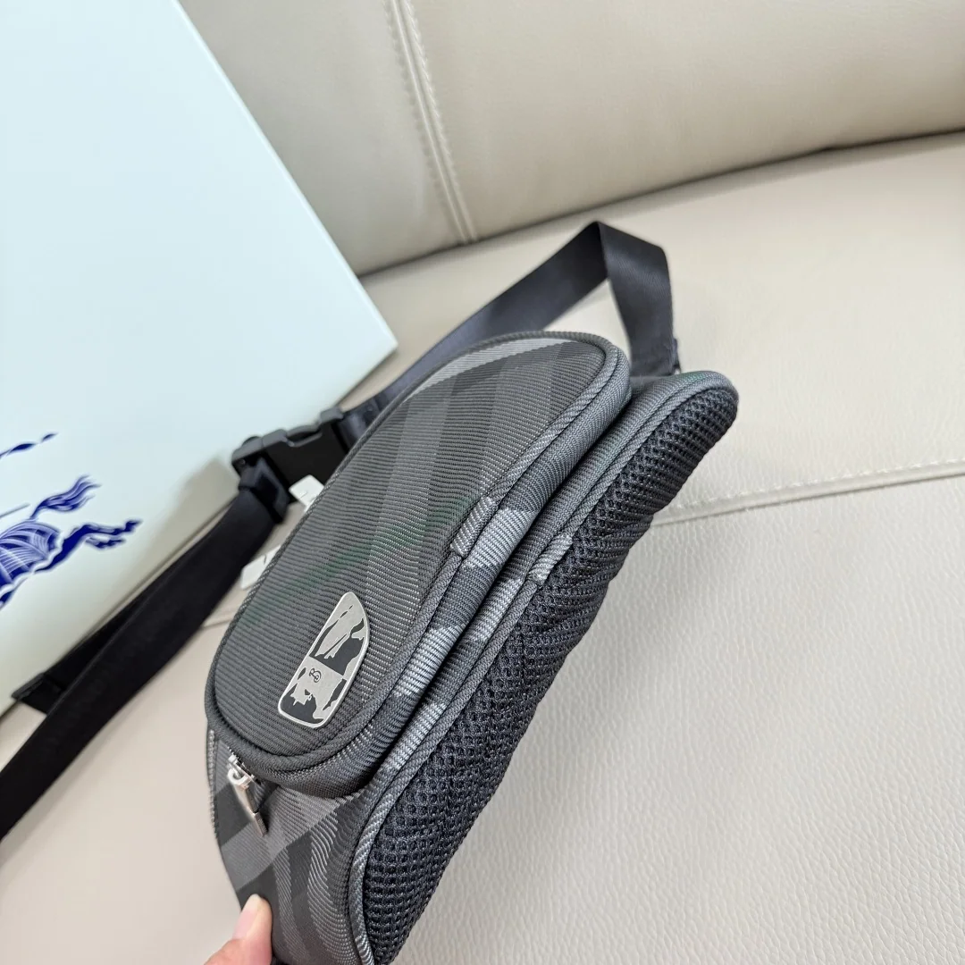 버버리 체크 메시 웨이스트 백 가방 상세 이미지 4