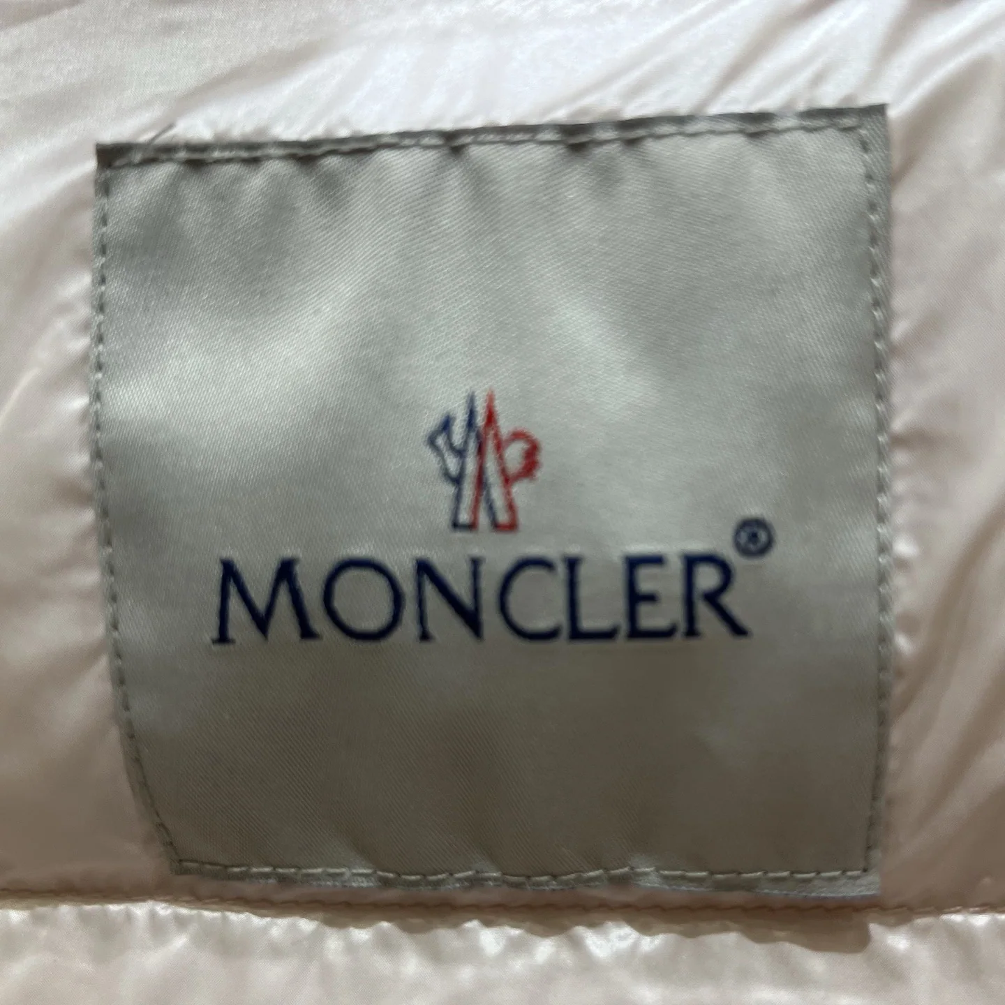 몽클레어 글레스 후드 숏 여성 패딩 재킷 상세 이미지 8