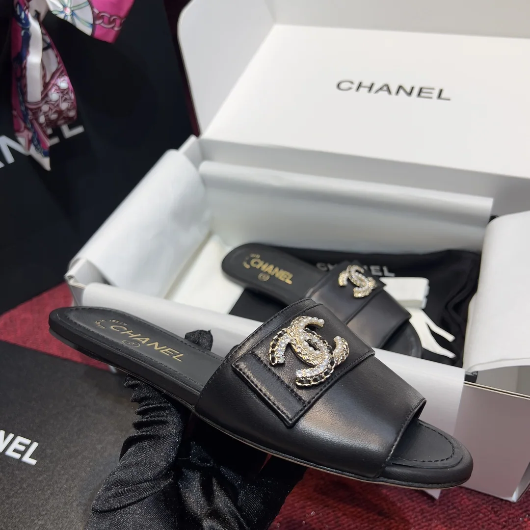 샤넬 더블 C 진주 라인스톤 버클 램스킨 슬리퍼 상세 이미지 3
