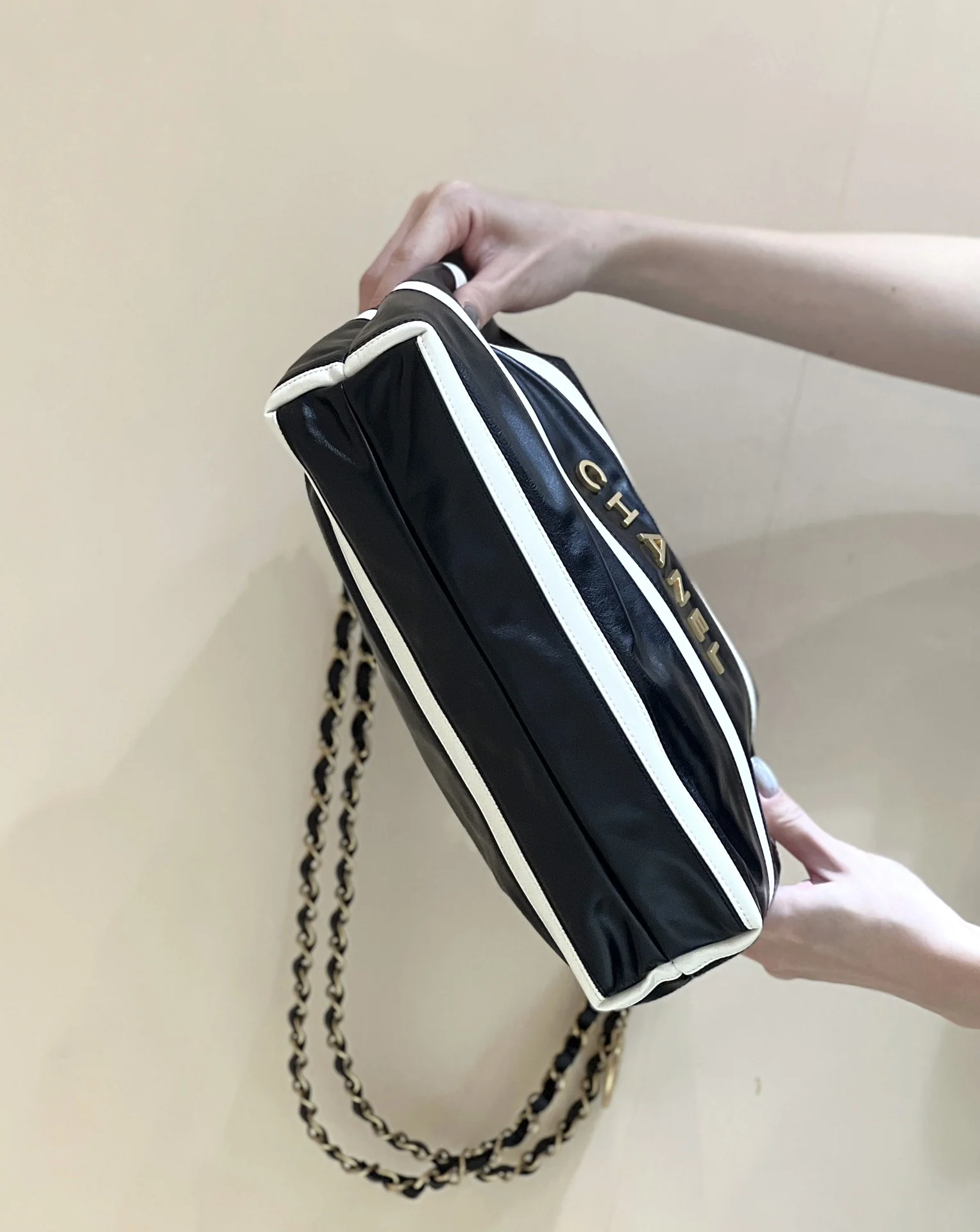샤넬 22백 카라 블록 토트백 AS3260 상세 이미지 4
