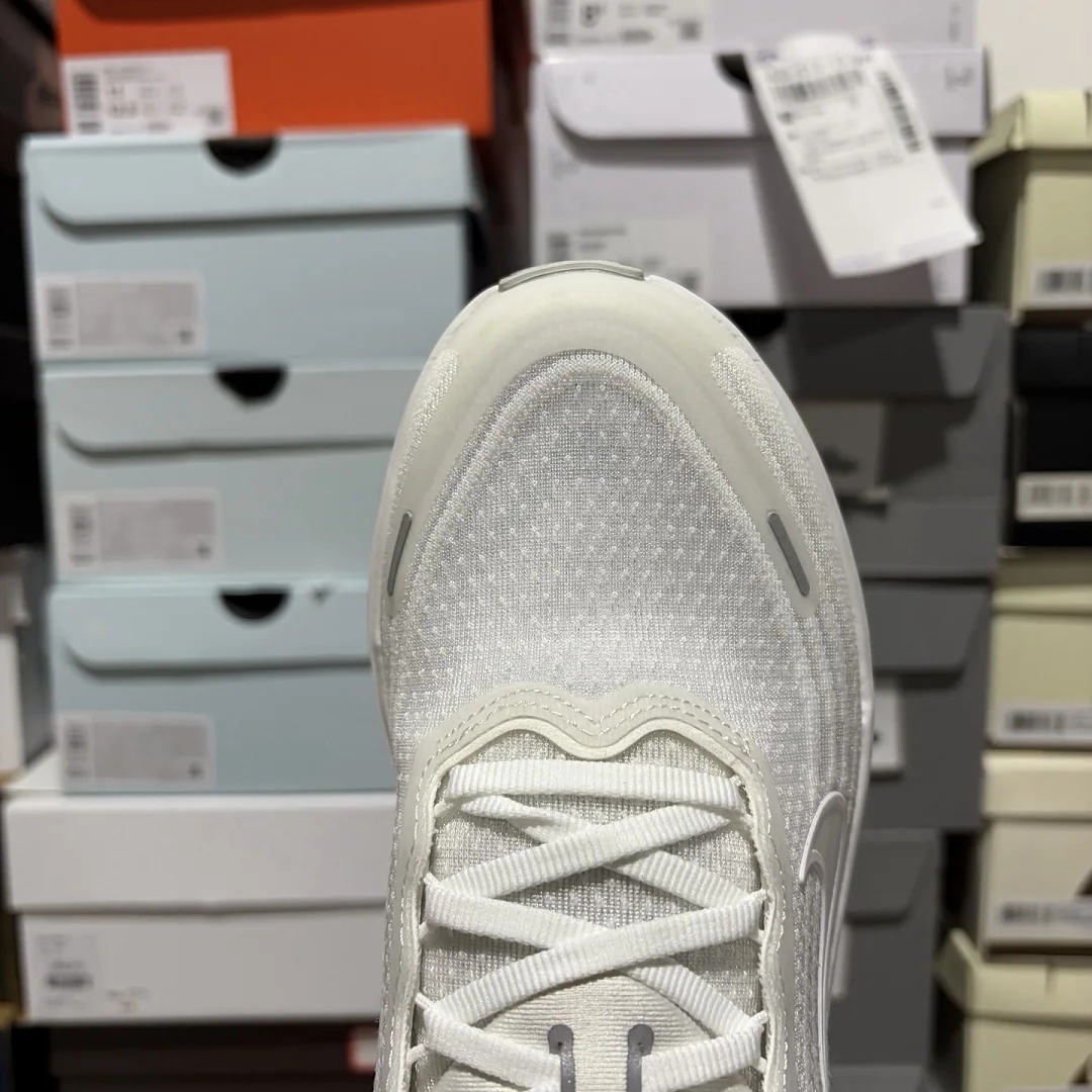 나이키 [GT] 보메로 플러스 HV8154-102 201497 Nike Vomero Plus Triple White 상세 이미지 11