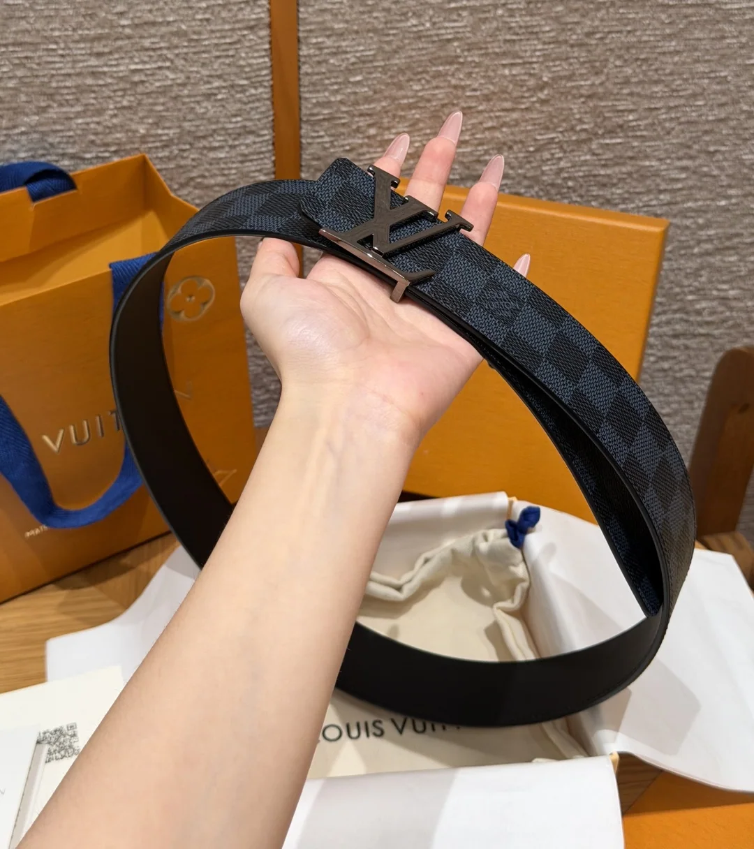 루이비통 이니셜 40mm 리버서블 벨트 상세 이미지 3