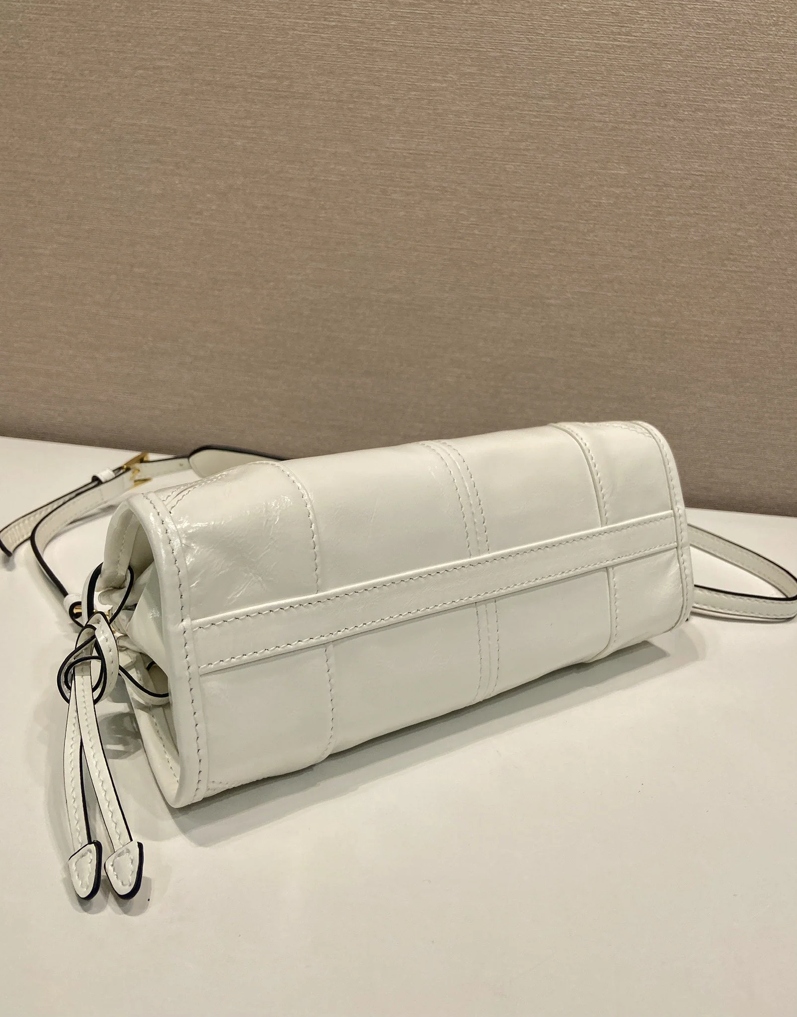 프라다 소프트럭스 미니 크로스바디백 1BA486 상세 이미지 6