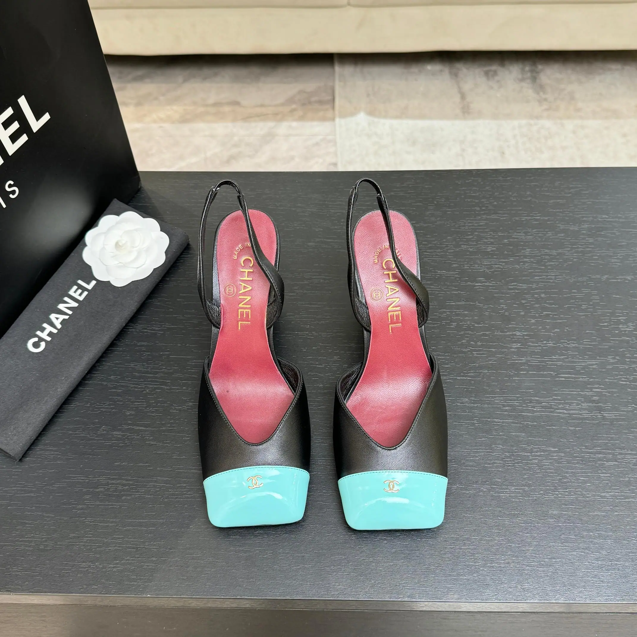 샤넬 더블 C 스티치 스퀘어 토 백리스 샌들 상세 이미지 1