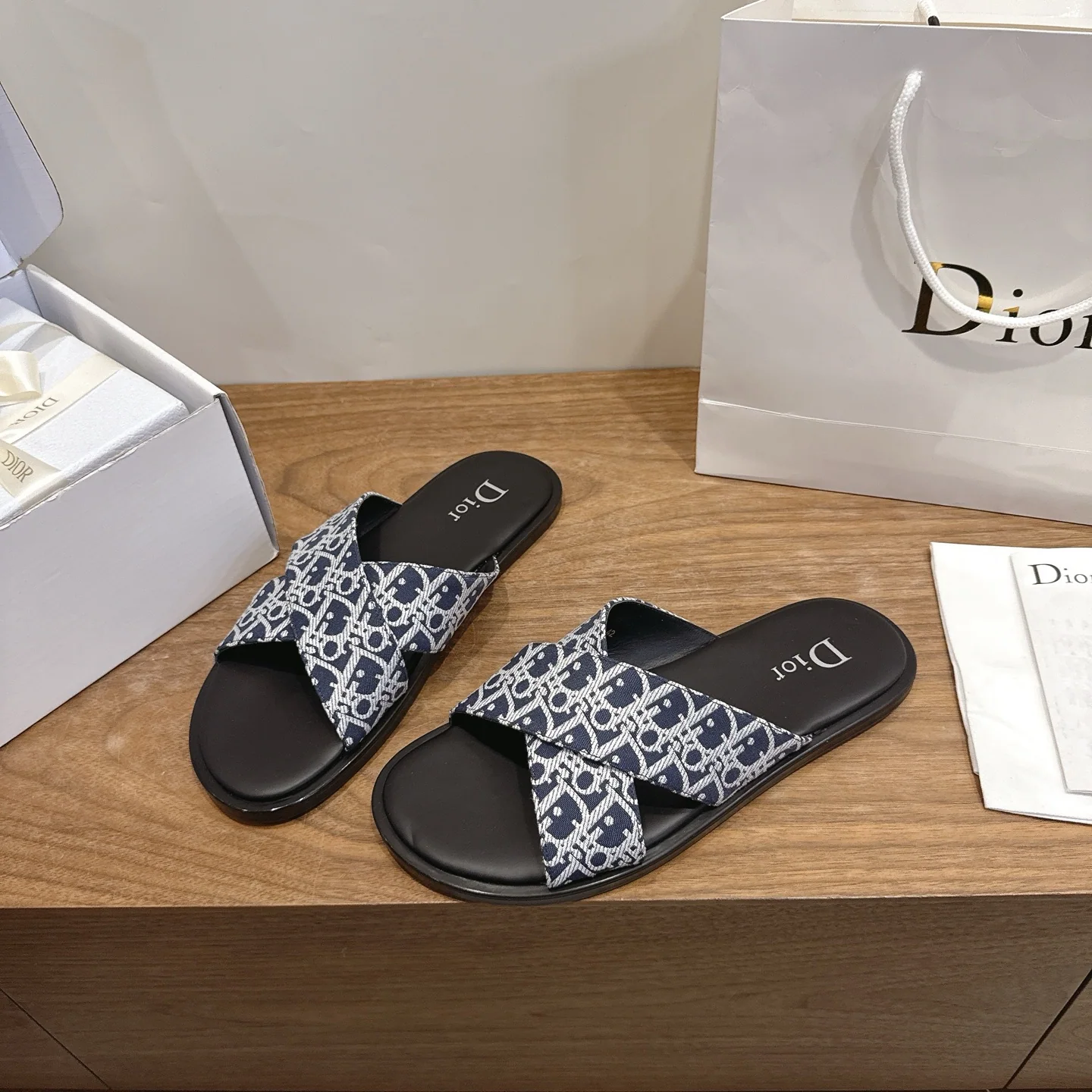 디올 CD 로고 모노그램 크로스 스트랩 남성 슬리퍼 상세 이미지 3