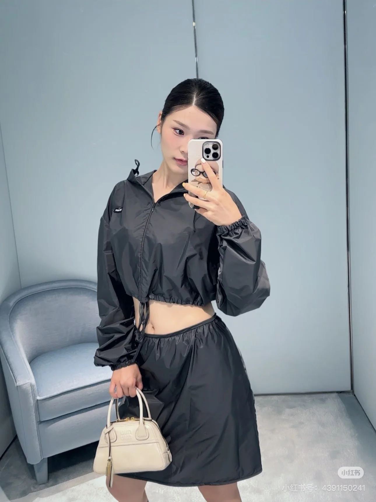 미우미우 드로스트링 숏 후드 나일론 자켓 상세 이미지 9
