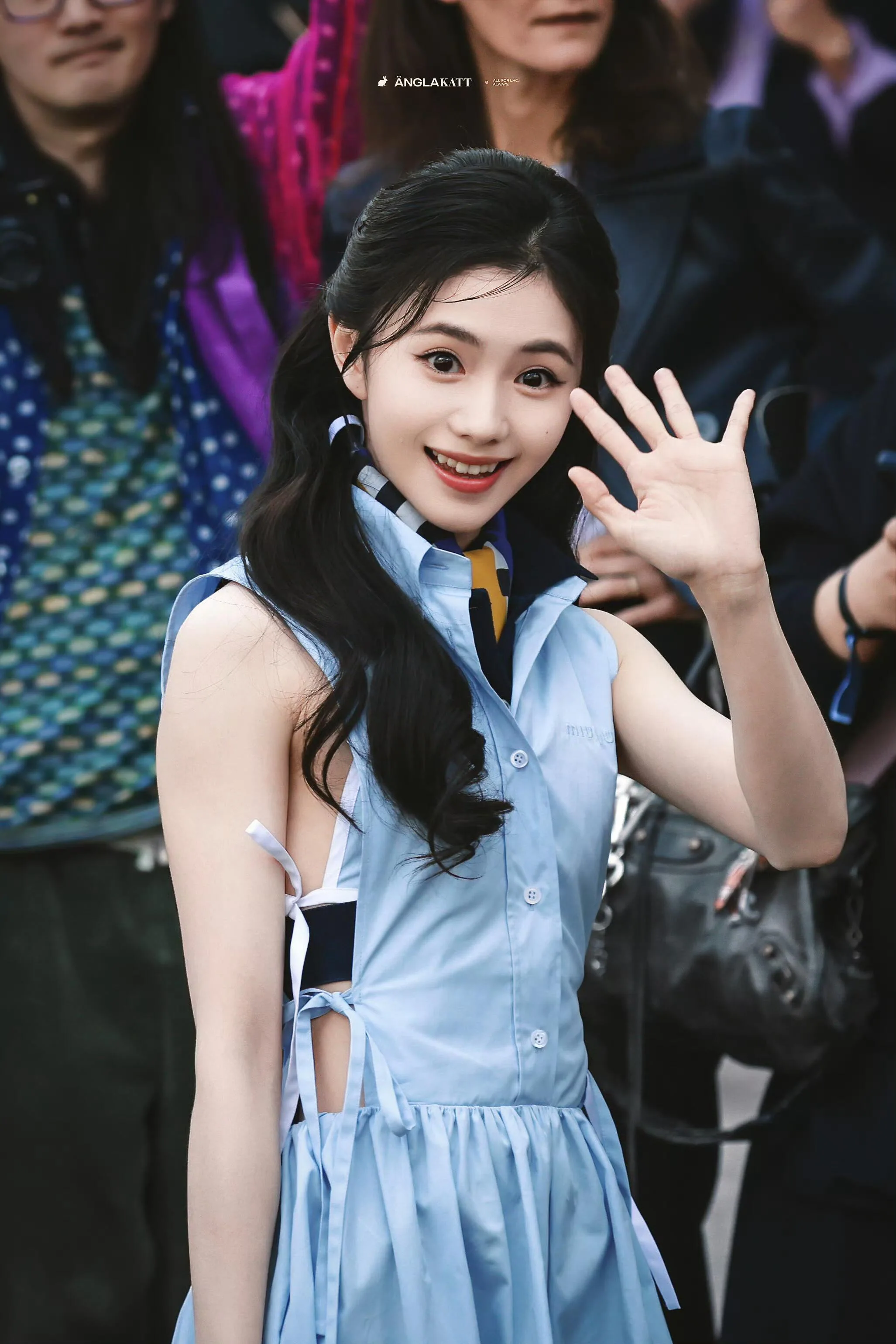 미우미우 로고 자수 옆라인 컷아웃 A라인 원피스 26 SS 상세 이미지 6