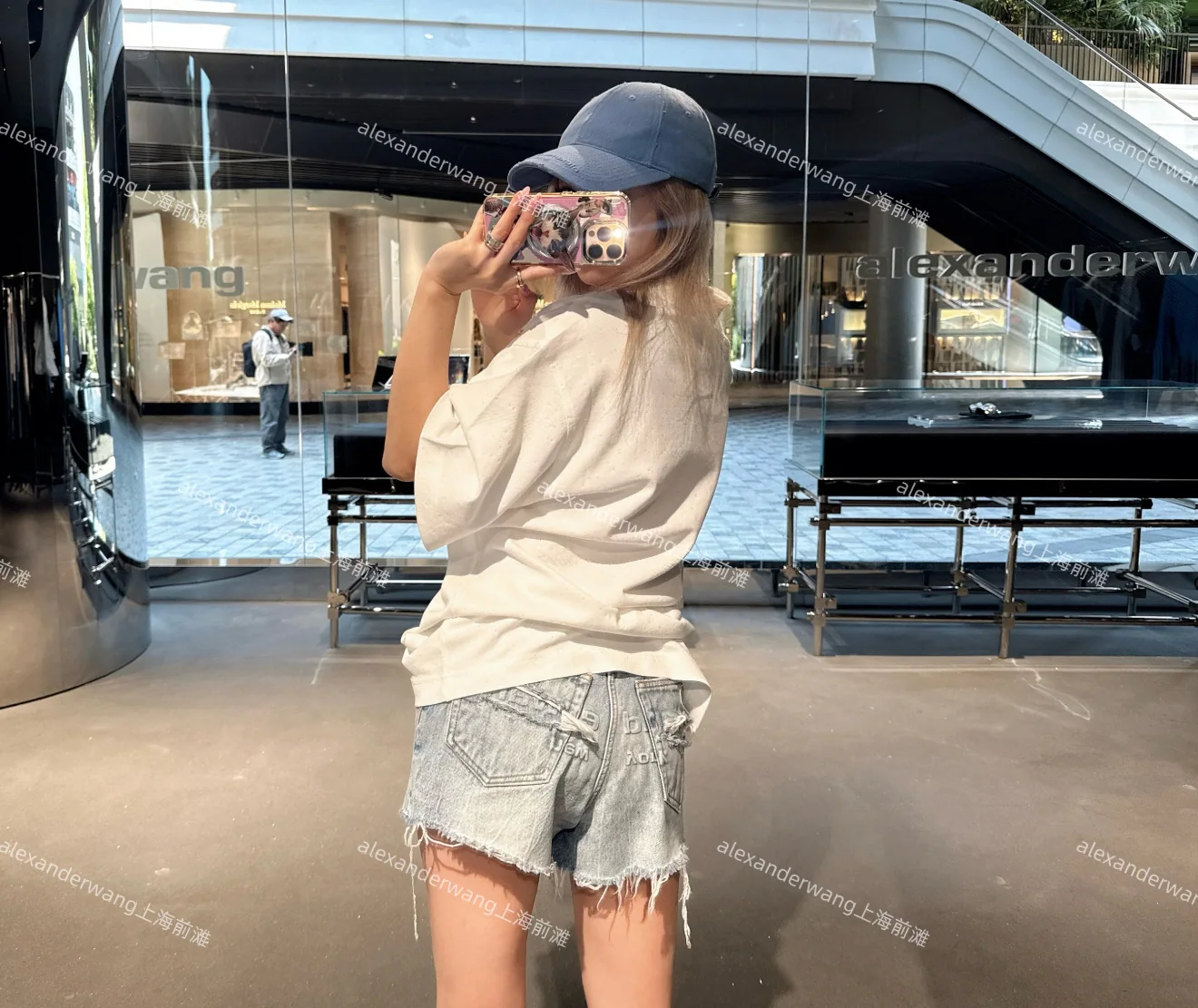 알렉산더왕 화이트 라인스톤 장식 코튼 반팔 티셔츠 상세 이미지 4