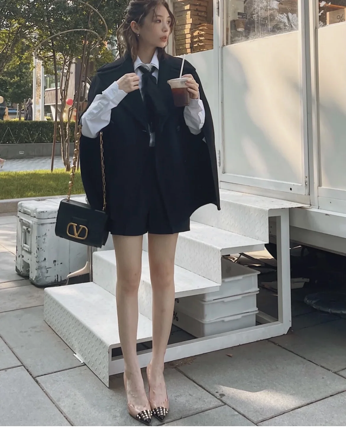 발렌티노 V로고 체인 숄더백 상세 이미지 2