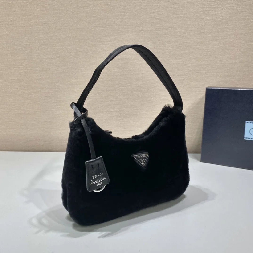 프라다 염소털 호보백 상세 이미지 3