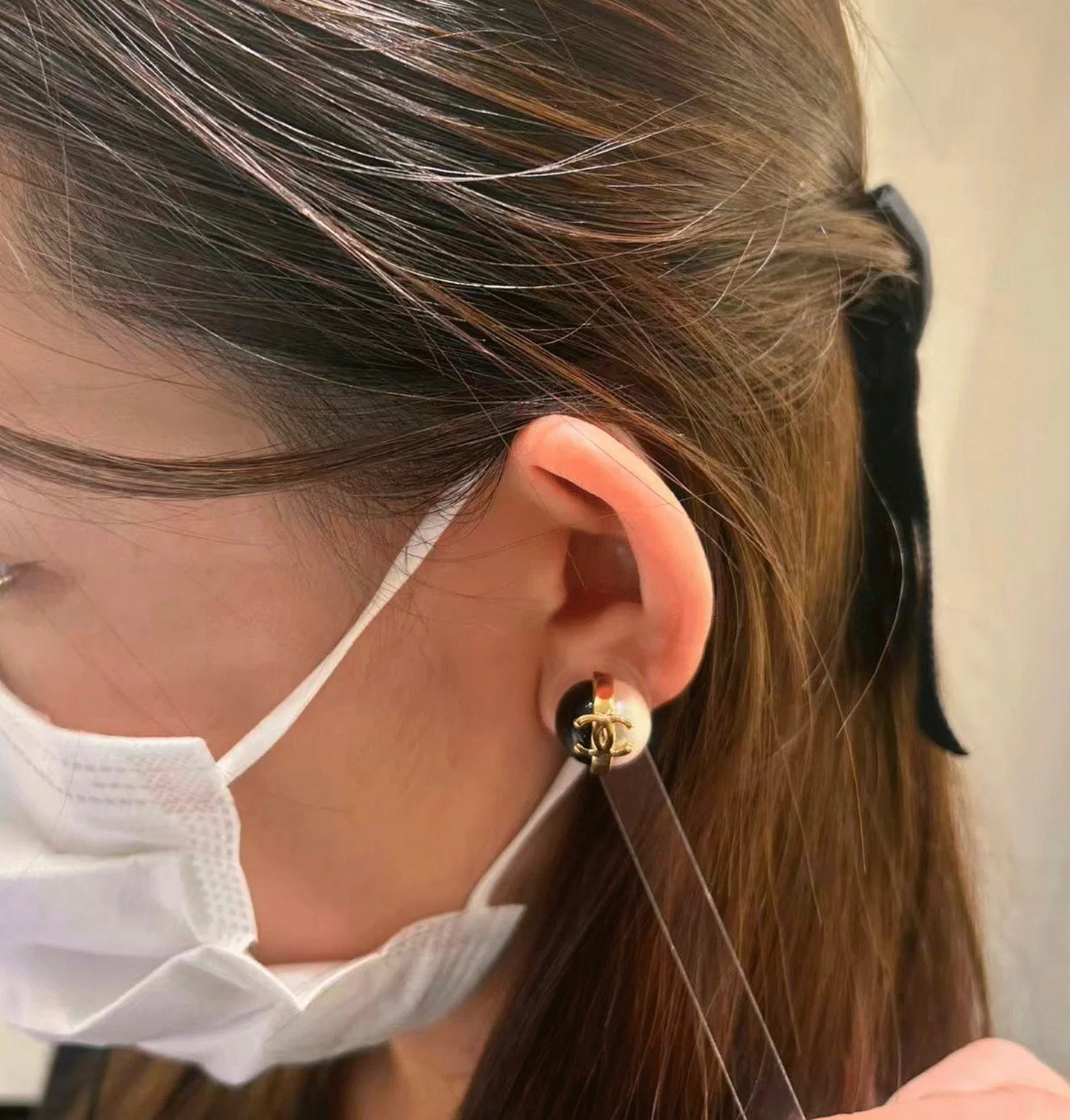 샤넬 흑백 볼 귀걸이 상세 이미지 2