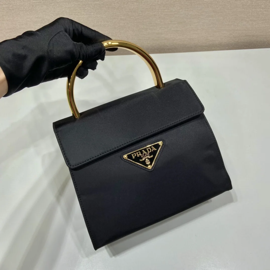 프라다 나일론 플랩 토트백 1BH608 상세 이미지 2