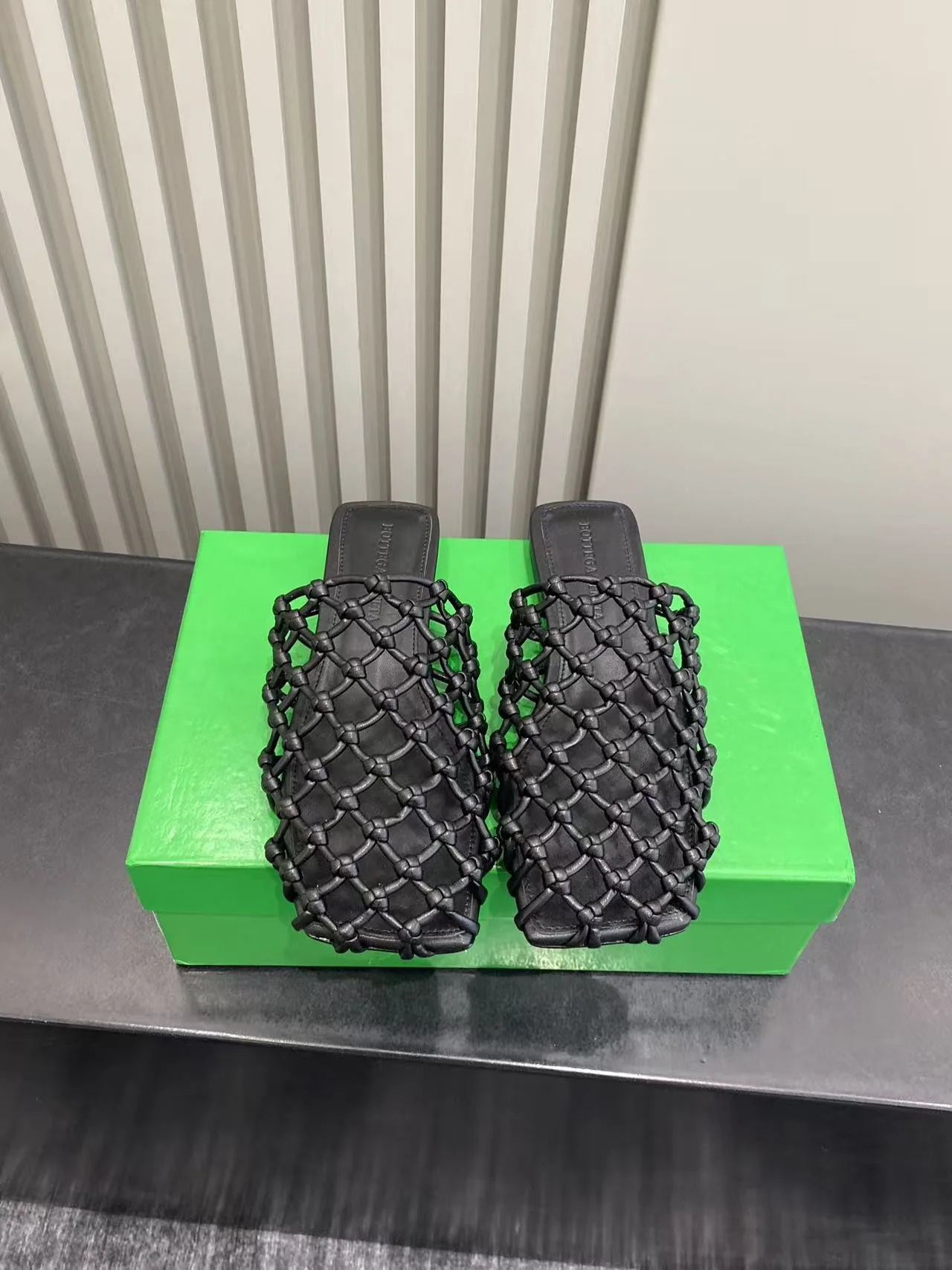 보테가베네타 직조 스트랩 샌들 상세 이미지 2