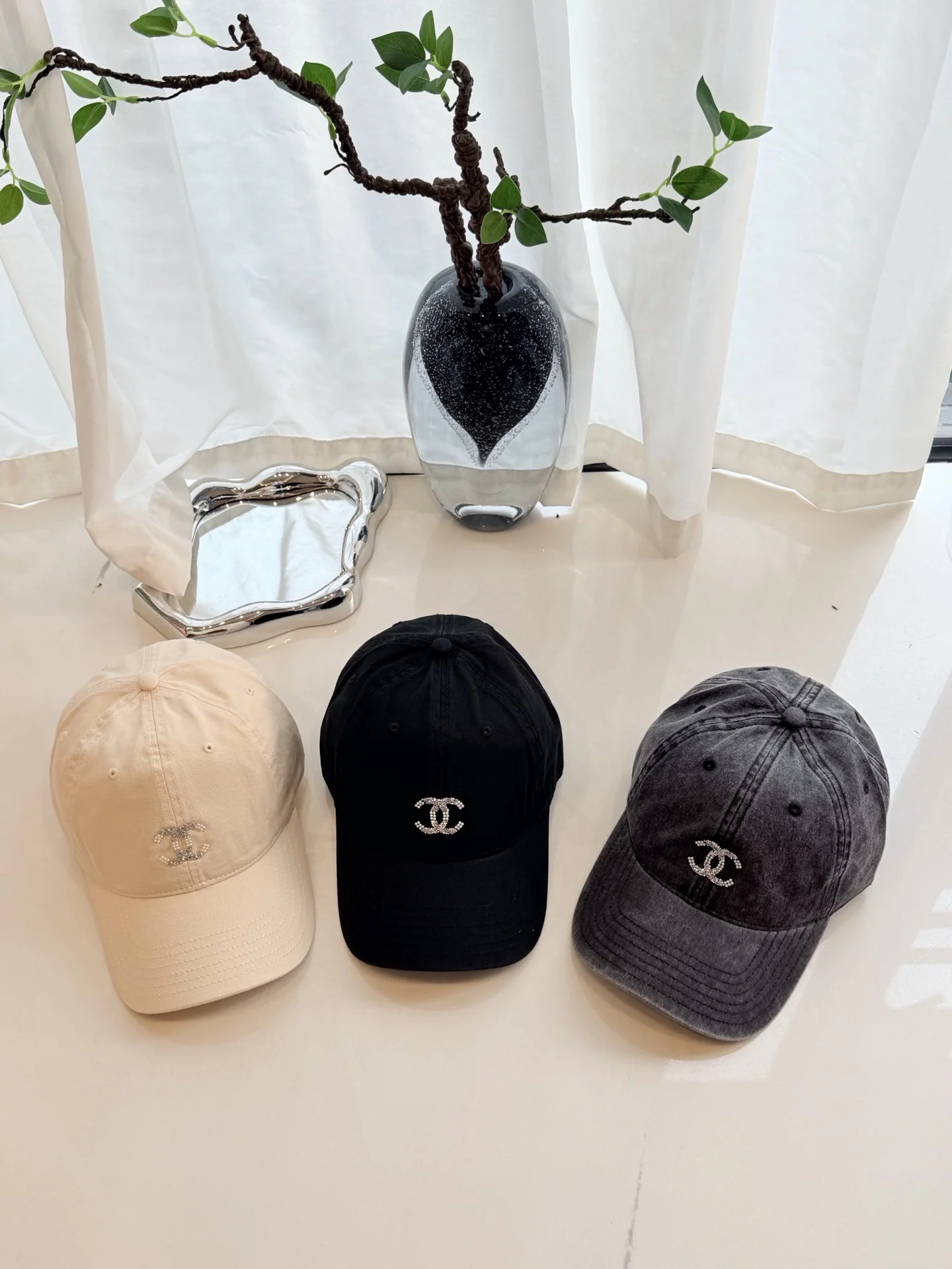 샤넬 더블 C 라인 스톤 베이스볼 캡 상세 이미지 1