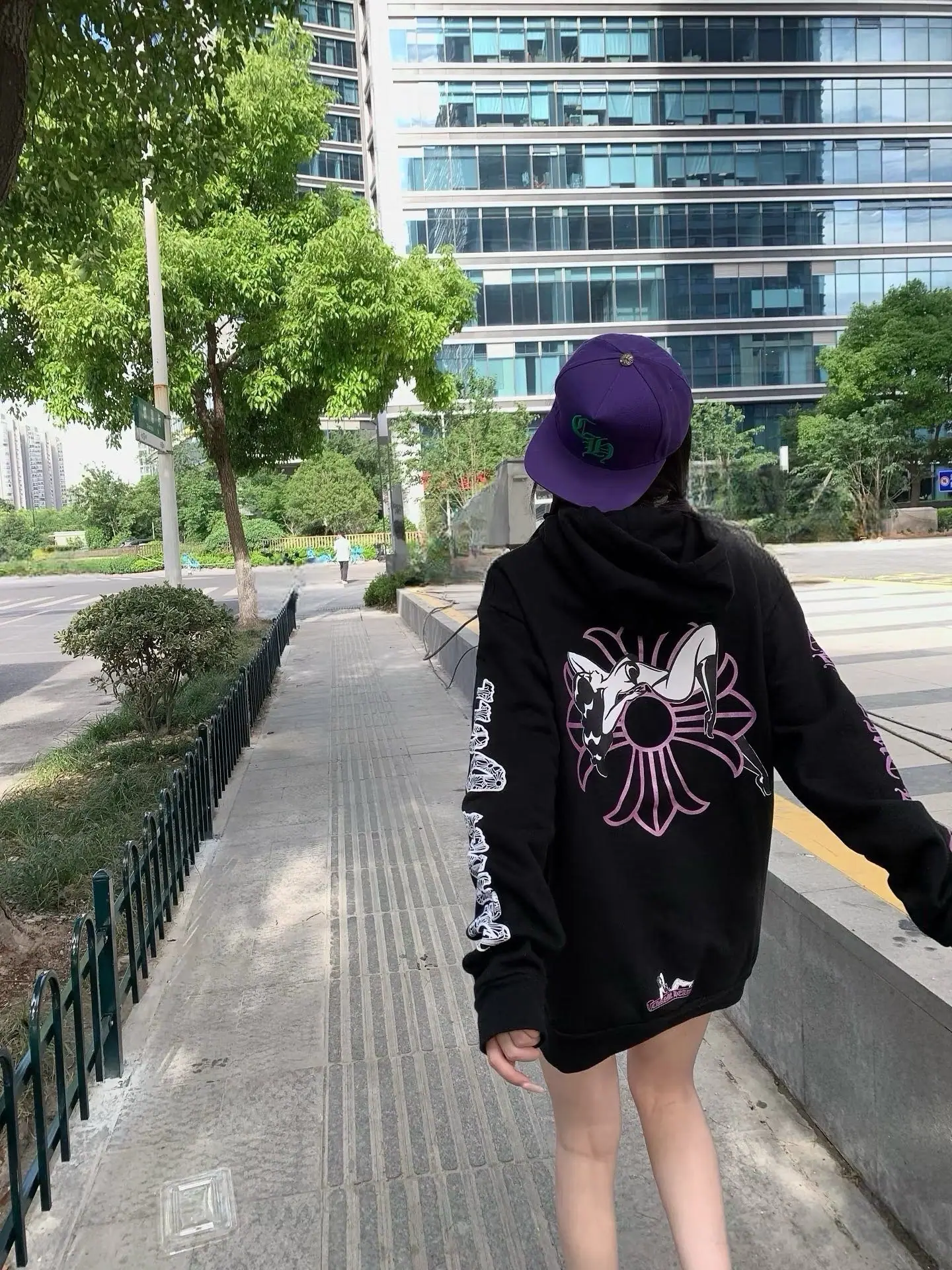 크롬하츠 크리스탈 글리터 크로스 프린트 남성 후드 상세 이미지 23