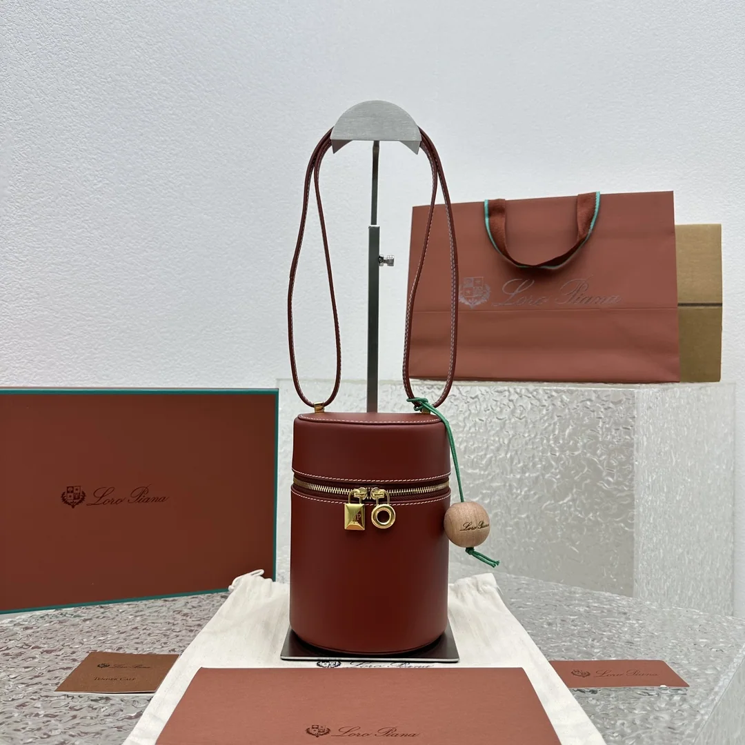 로로피아나 익스트라백 버킷 가방 상세 이미지 1