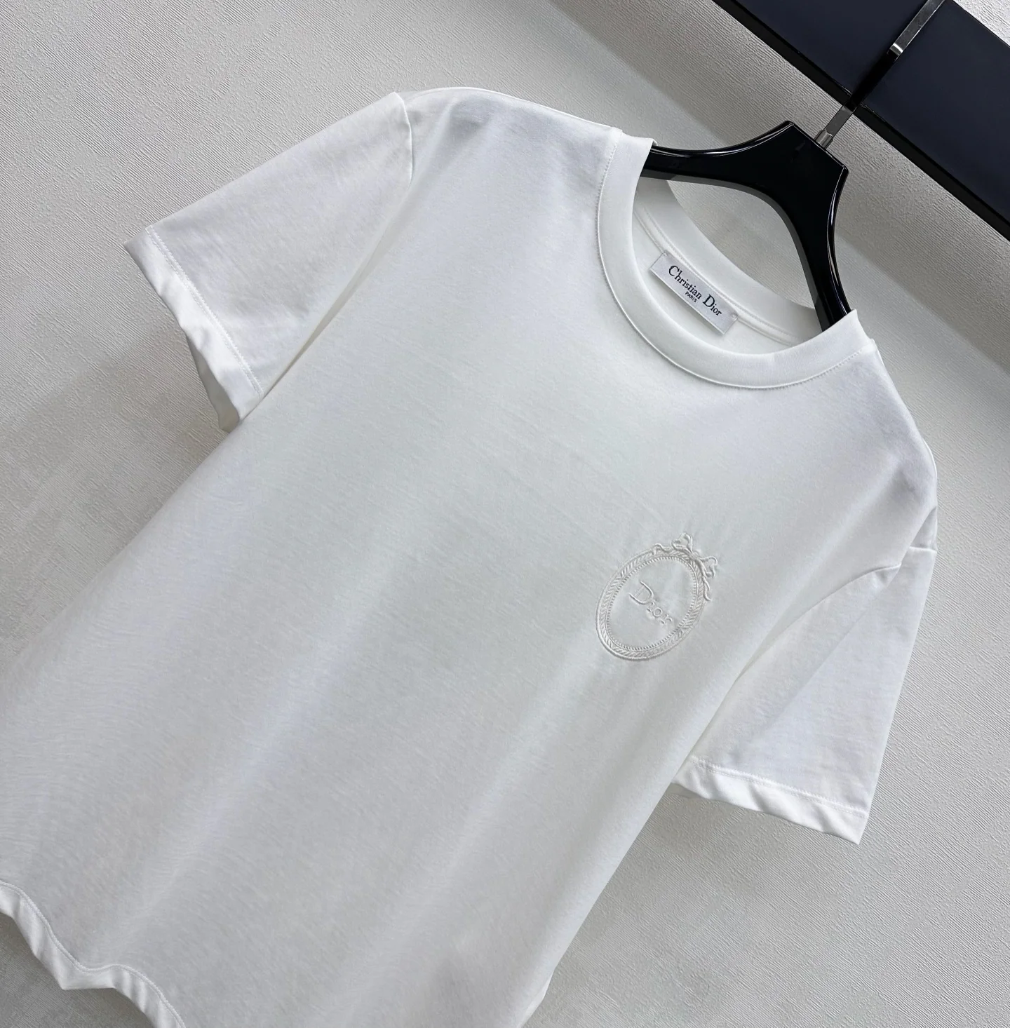 디올 자수 크루넥 반팔 티셔츠 상세 이미지 2